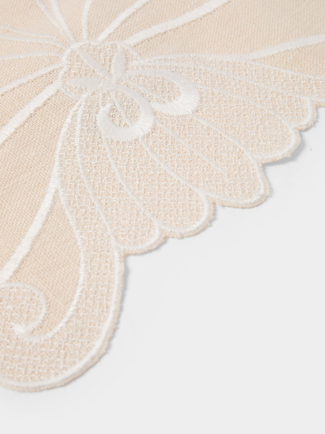 Borgo delle Tovaglie - Venere Embroidered Linen Placemats (Set of 4) - Beige - ABASK