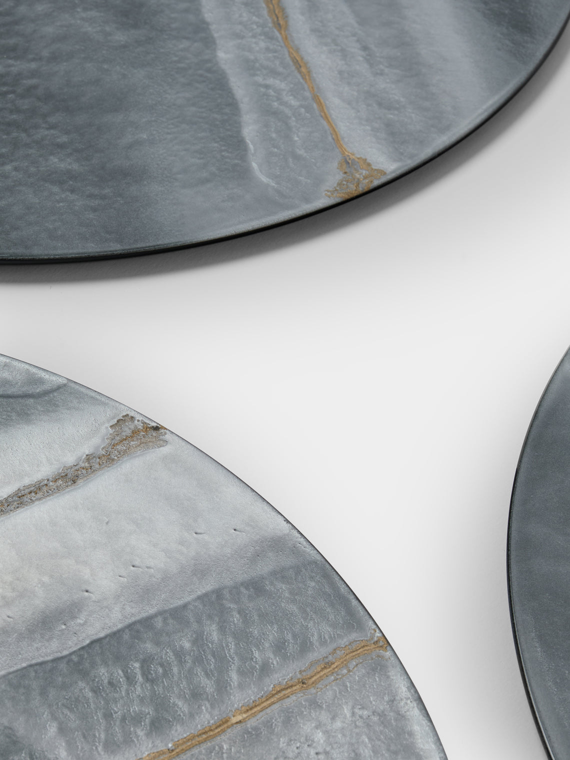 MAAR Design - | Set of 4 | Cenere Hand-Painted Lacquered Placemats - Gray - ABASK