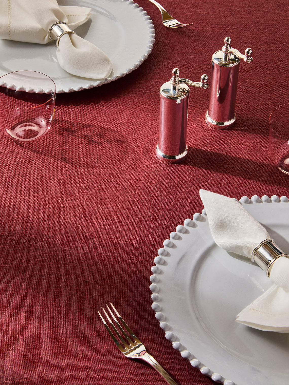 Volga Linen - Linen Round Tablecloth (110in/2.8m) - Red - ABASK