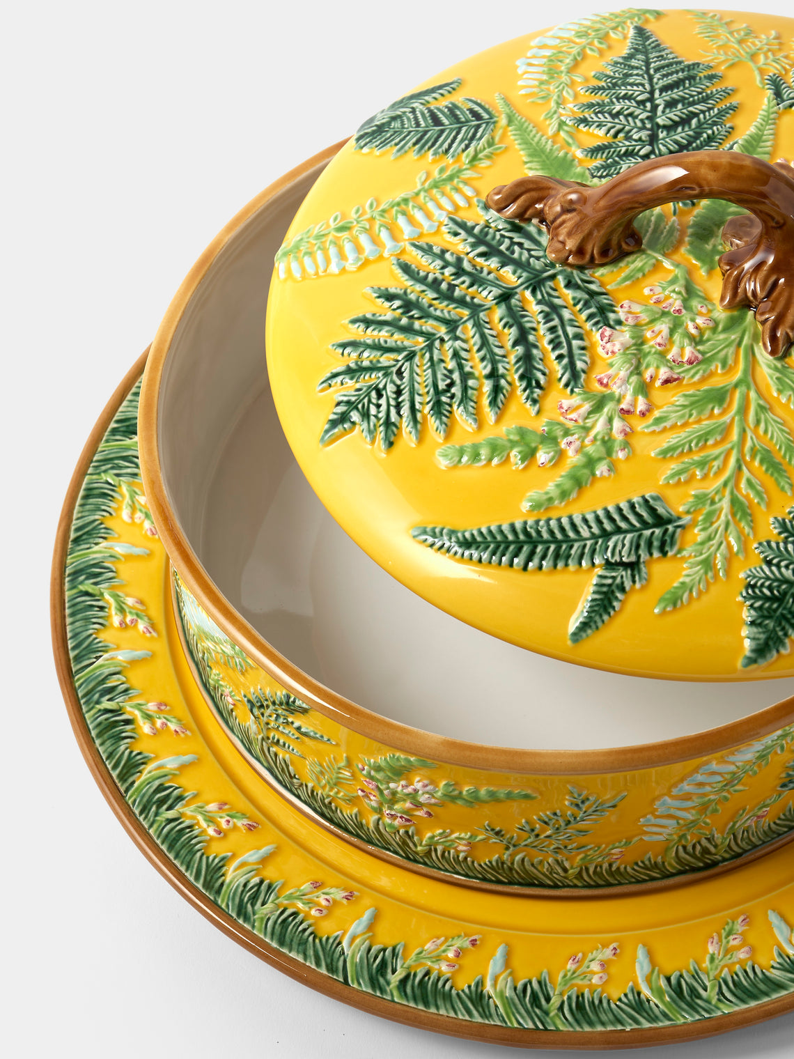 Verdolini - Foliage Hand-Painted Majolica Ceramic Round Casserole Dish with Stand - Yellow - ABASK