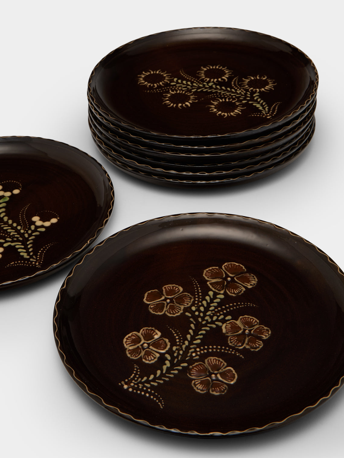 Poterie d’Évires - Flowers Hand-Painted Ceramic Plates – 9.5in/24cm (Set of 8) - Dark brown - ABASK