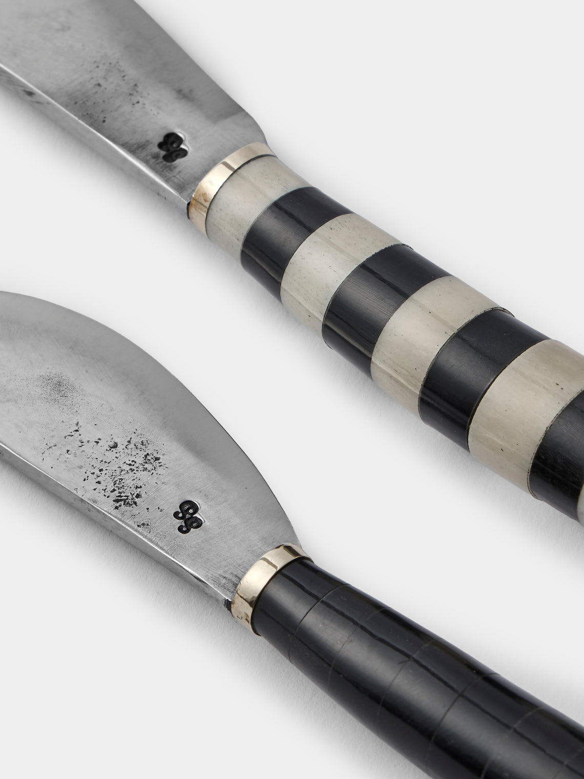 Poglia - | Set of 2 | Horn and Bone Butter Spreaders - Black - ABASK