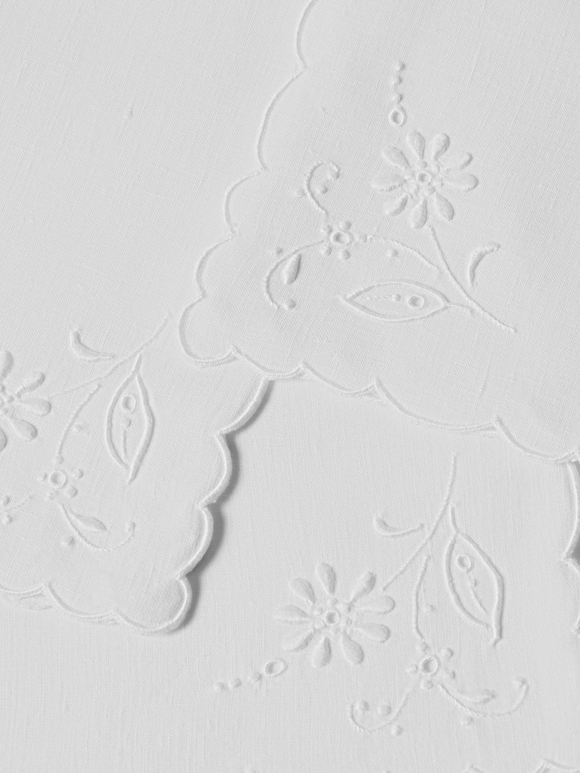 Taf Firenze - | Set of 12 | Floral Openwork Hand-Embroidered Linen Tablecloth and Napkins - White - ABASK