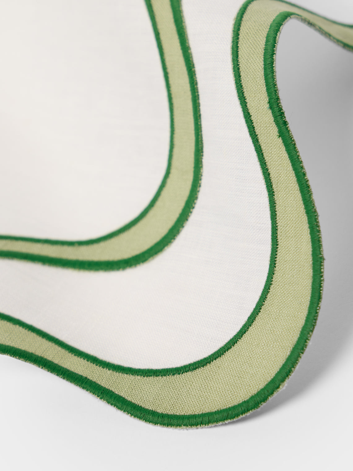 Cosima Swayze - | Set of 4 | x Los Encajeros Wave Linen Placemats - White - ABASK