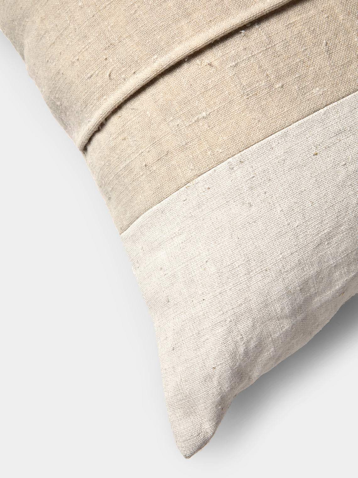 de Le Cuona - Piped Linen Cushion (19.5in/50cm) - White - ABASK