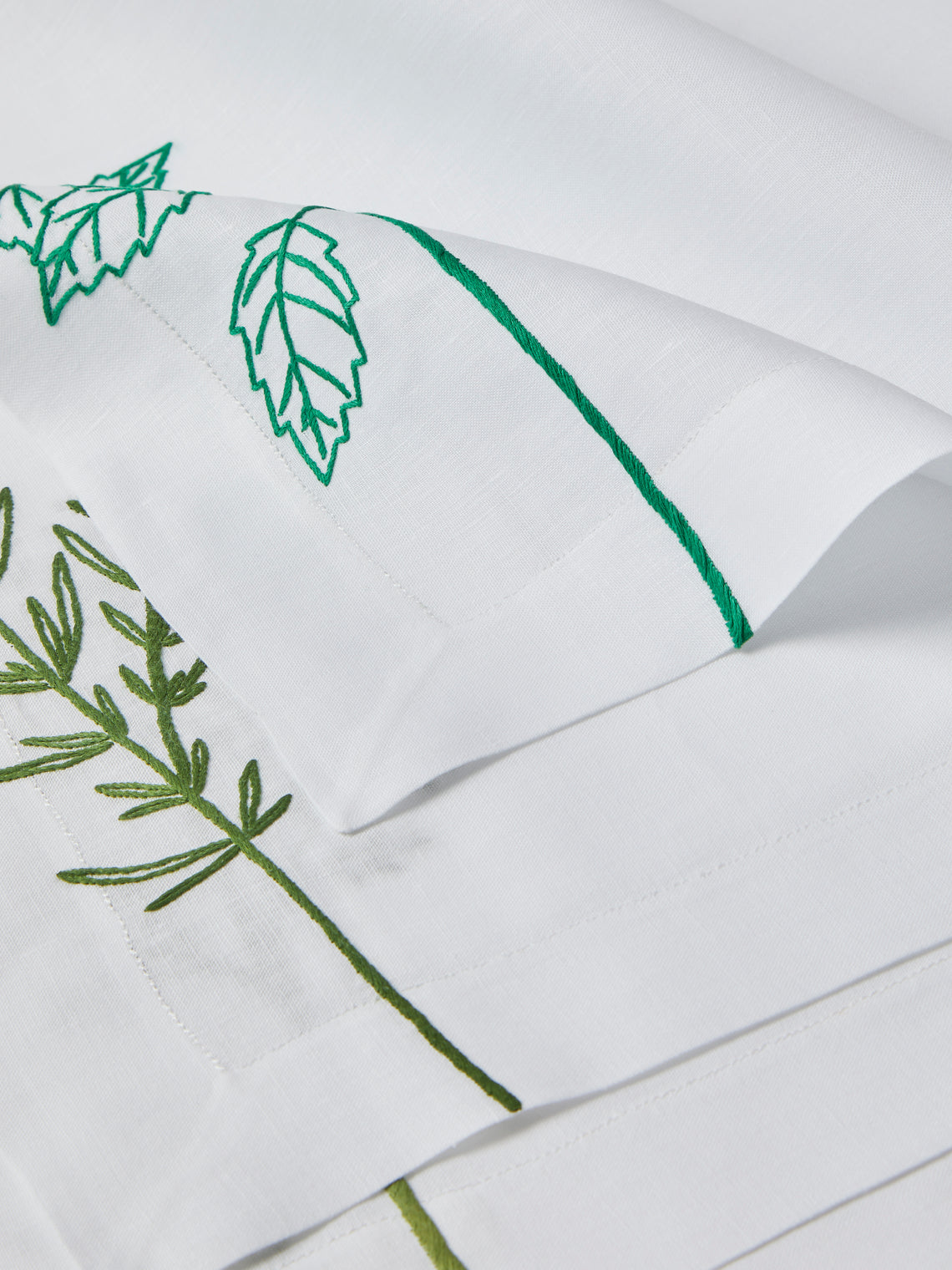 Taf Firenze - | Set of 8 | Floral Hand-Embroidered Linen Placemats - White - ABASK
