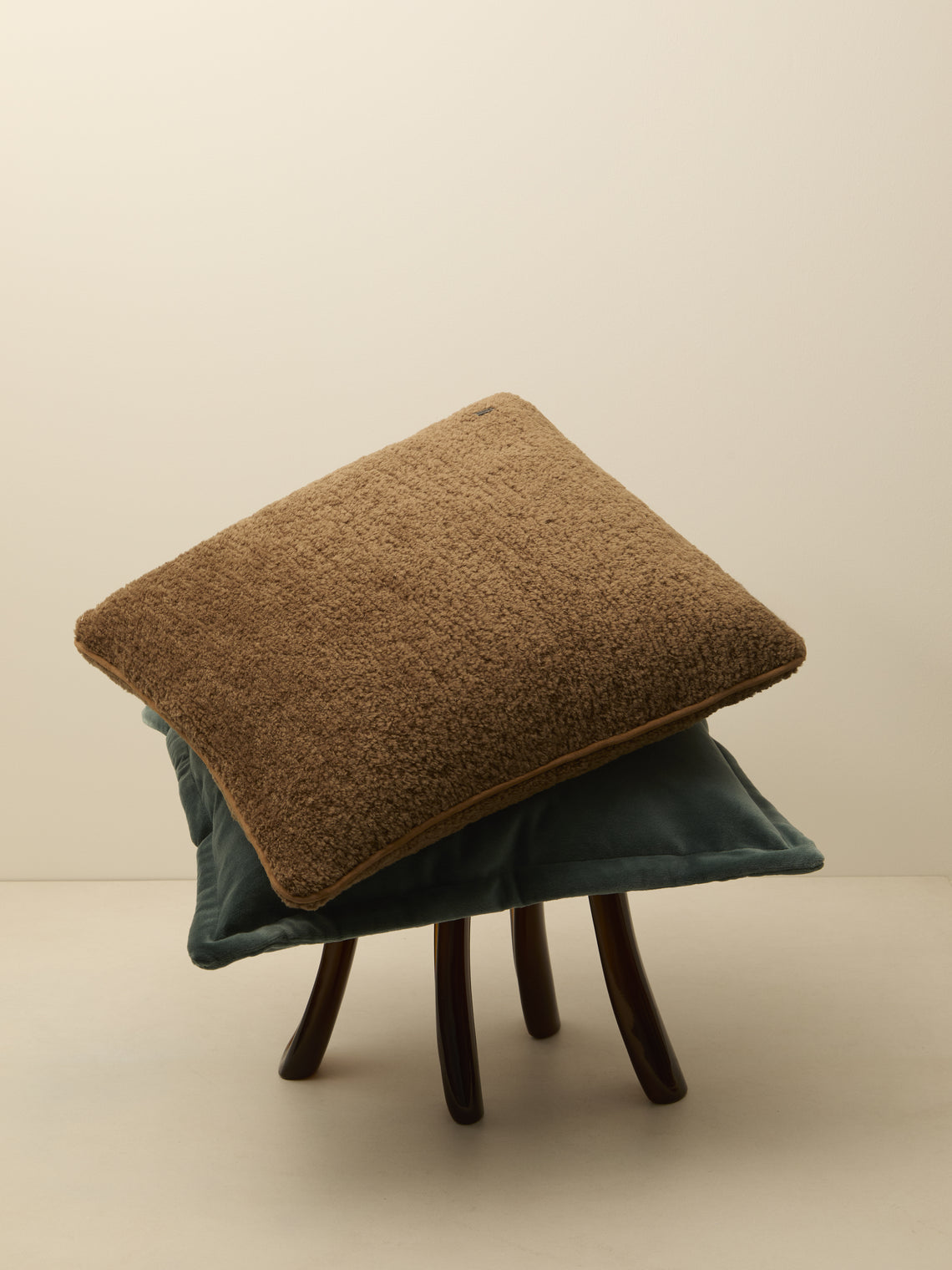 de Le Cuona - Tundra Wool Pillow (21.5in/55cm) - Brown - ABASK