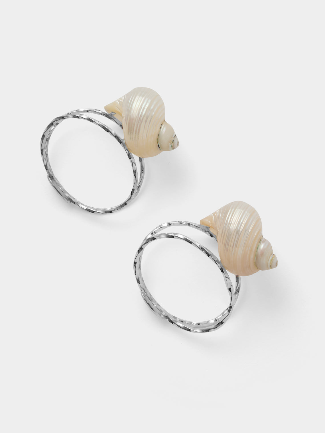 Tavares 1922 - | Set of 2 | Silver and Shell Napkin Rings - Silver - ABASK