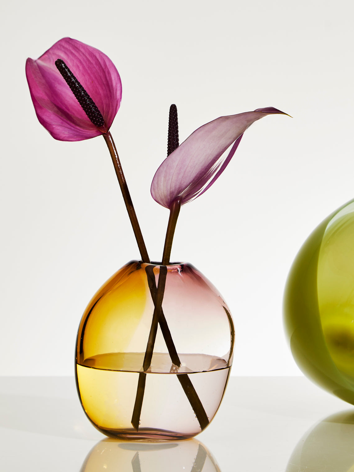 Michele Oberdieck - Heather Pod Hand-Blown Glass Bud Vase (5.5in/14cm) - Pink - ABASK