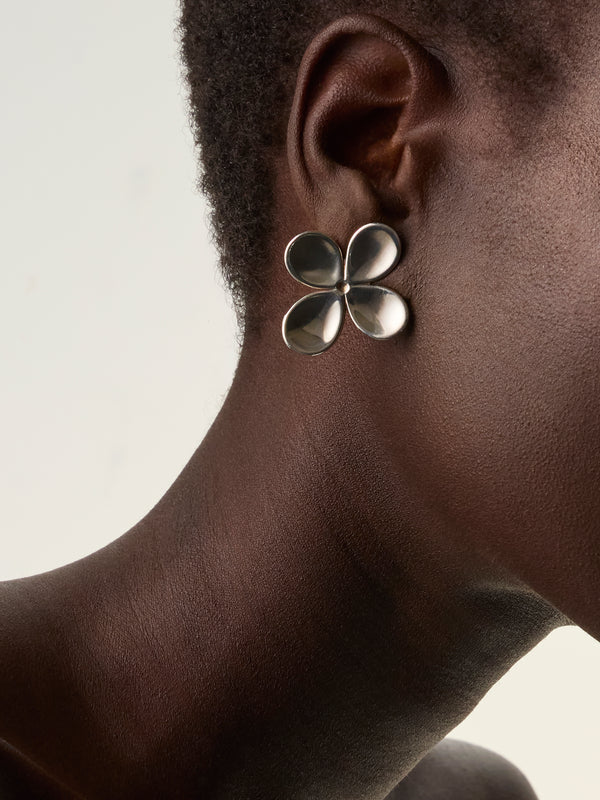 Mahnaz Collection - Women's Vintage 1987 Angela Cummings Sterling Silver Flower Clip-On Earrings - Silver - ABASK