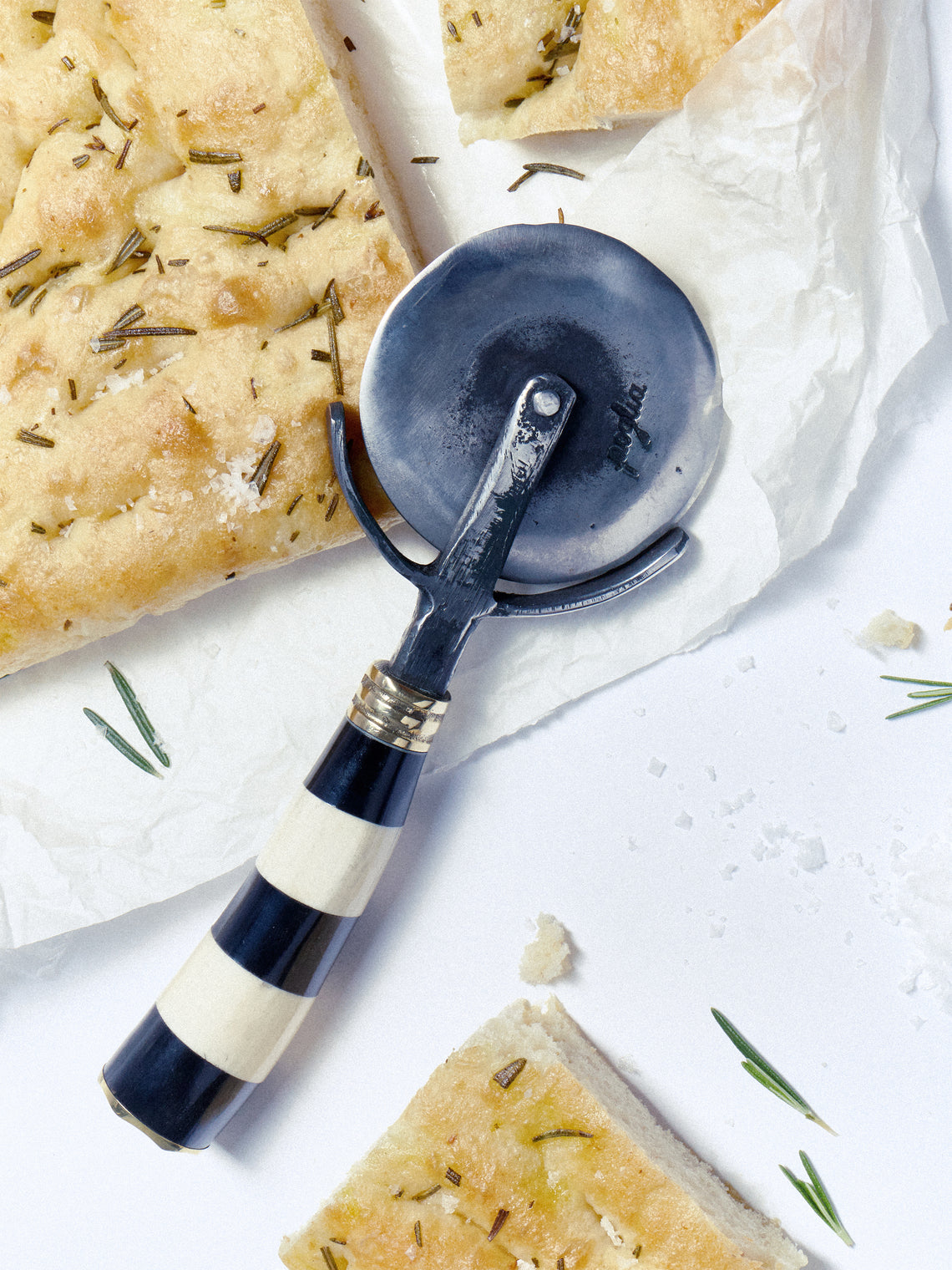 Poglia - Horn, Bone and Brass Pizza Cutter - Black - ABASK