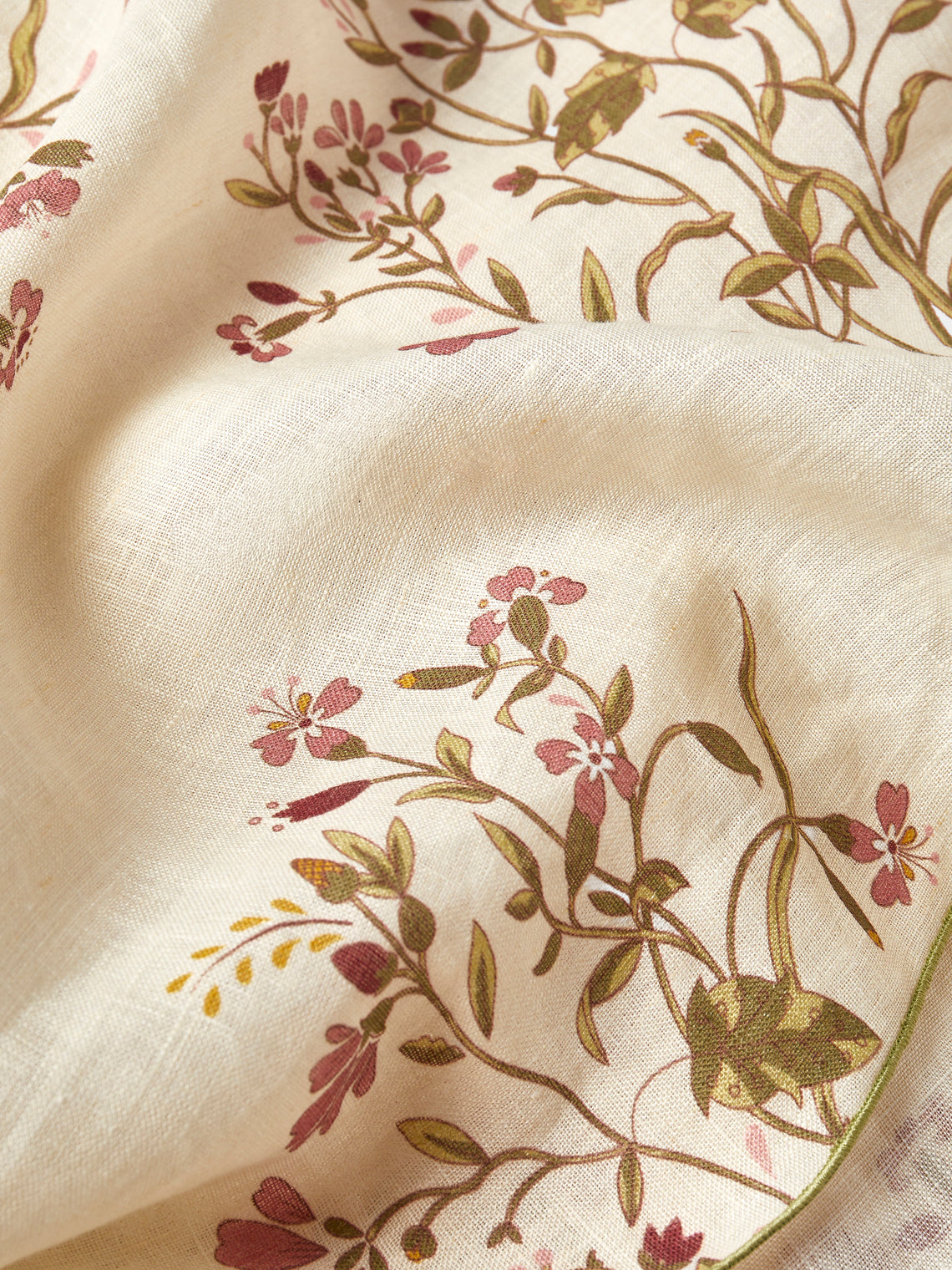 Volga Linen - Scarlet Flax & Field Flowers Overlock-Stitch Linen Round Tablecloth (86.5in/2.2m) - Cream - ABASK