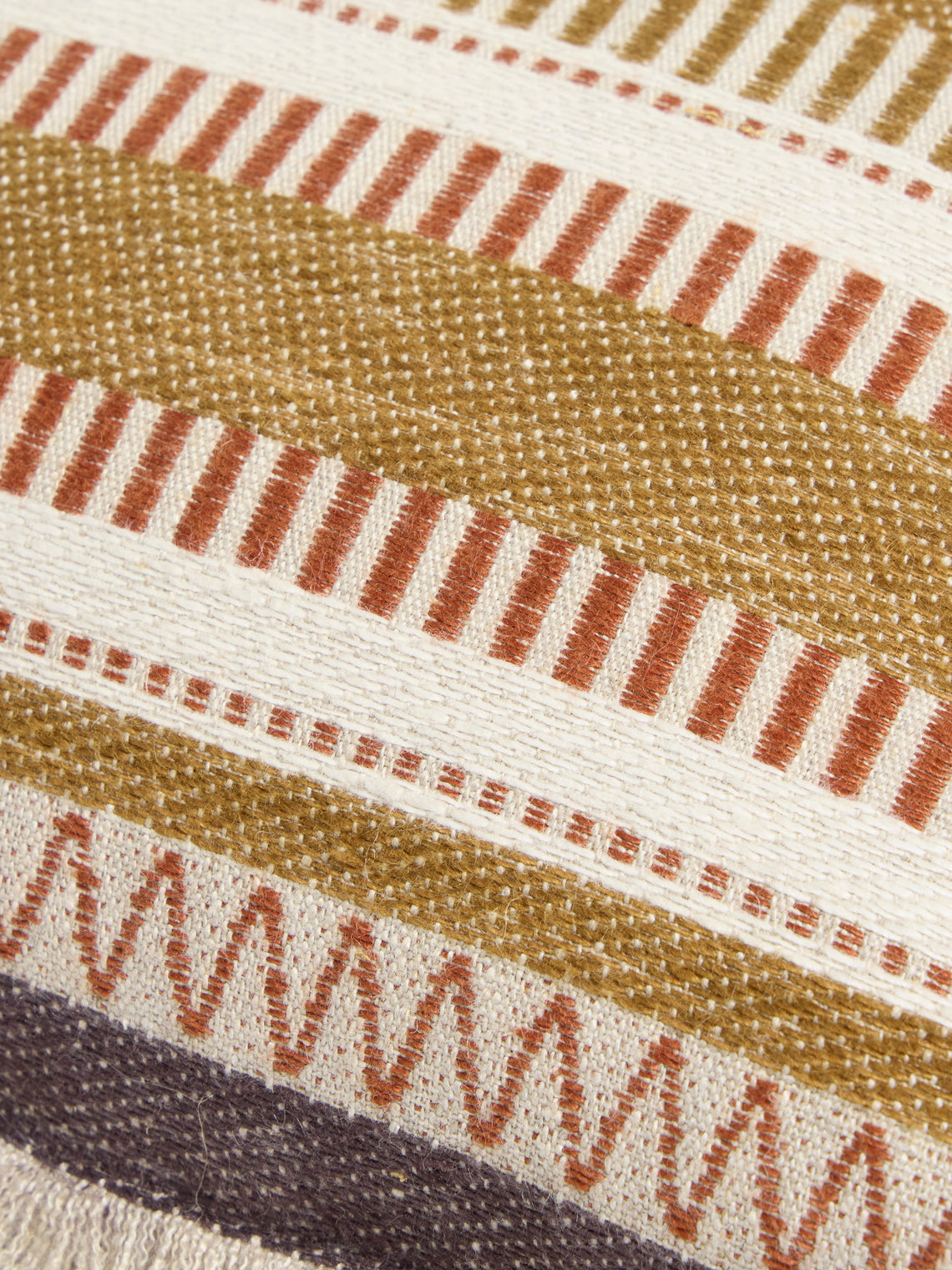 de Le Cuona - Striped Linen Cushion (23.5in/60cm) - Multiple - ABASK