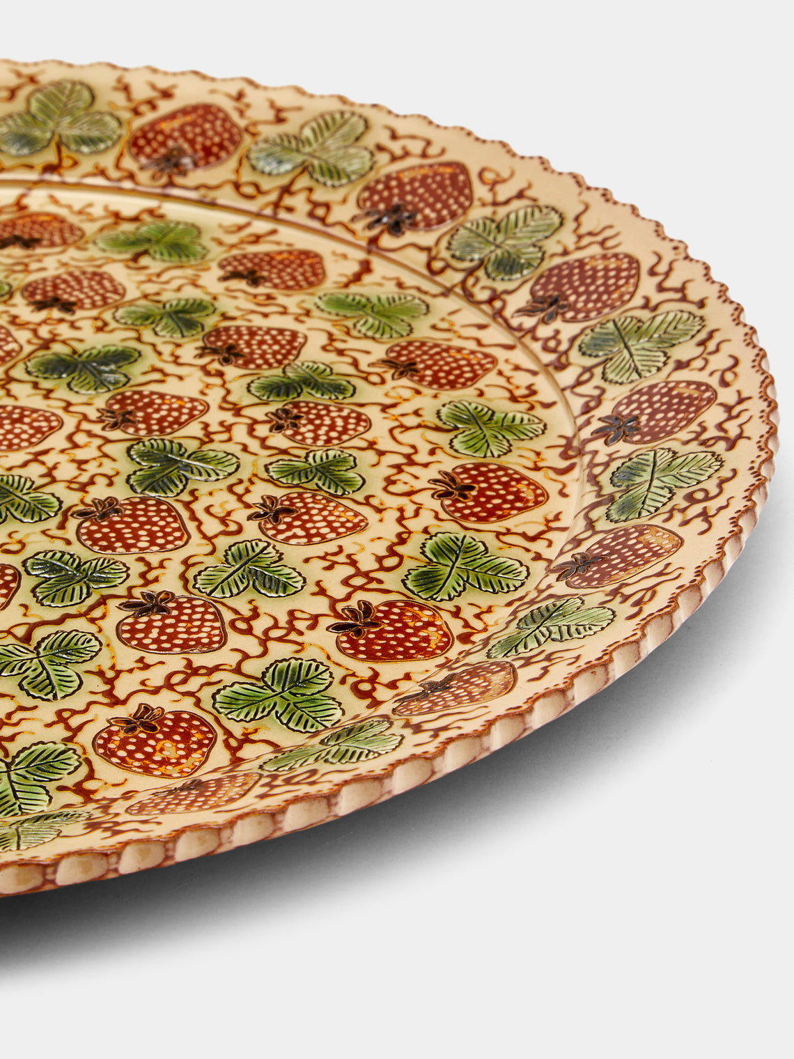 Poterie d’Évires - Strawberries Hand-Painted Ceramic Large Round Platter - Cream - ABASK