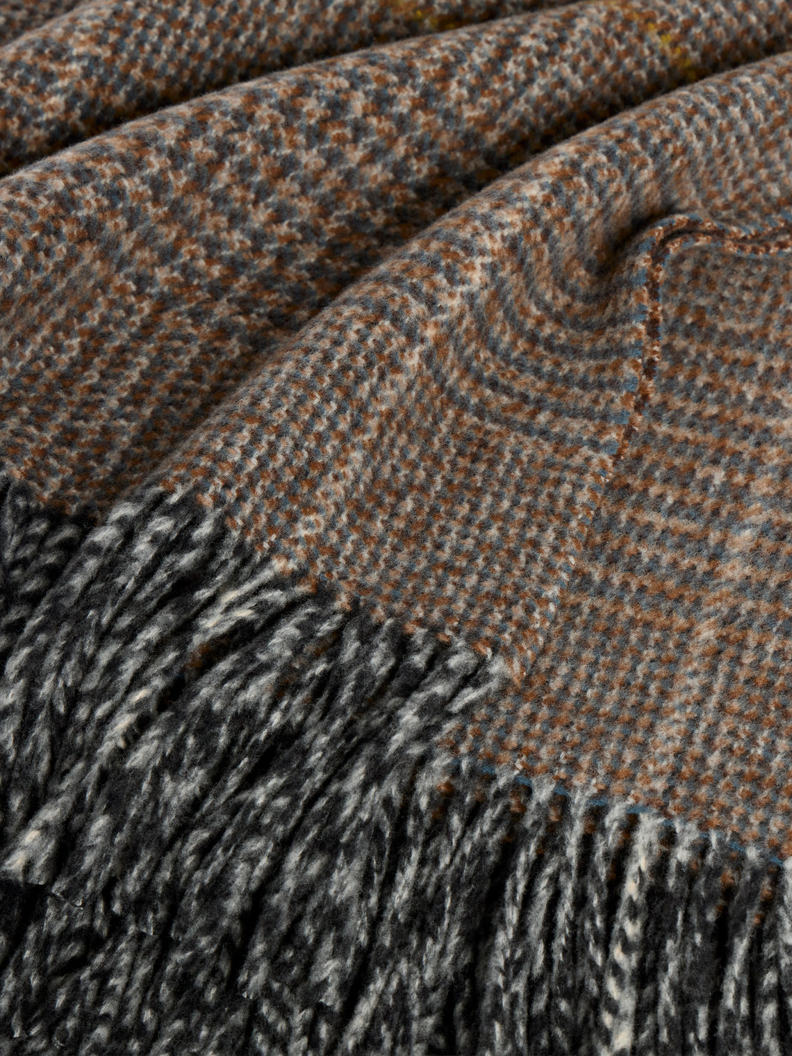 Johnstons of Elgin - Tweed Wool Throw (75in/1.9m) - Brown - ABASK