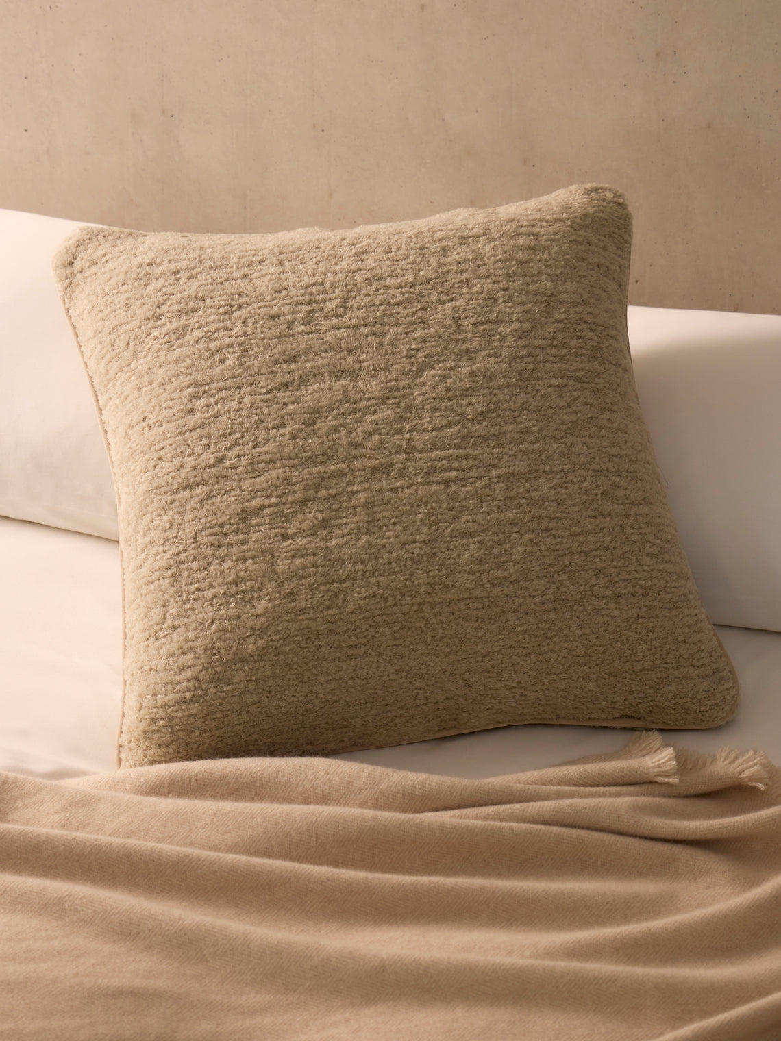 de Le Cuona - Tundra Wool Cushion (21.5in/55cm) - Beige - ABASK