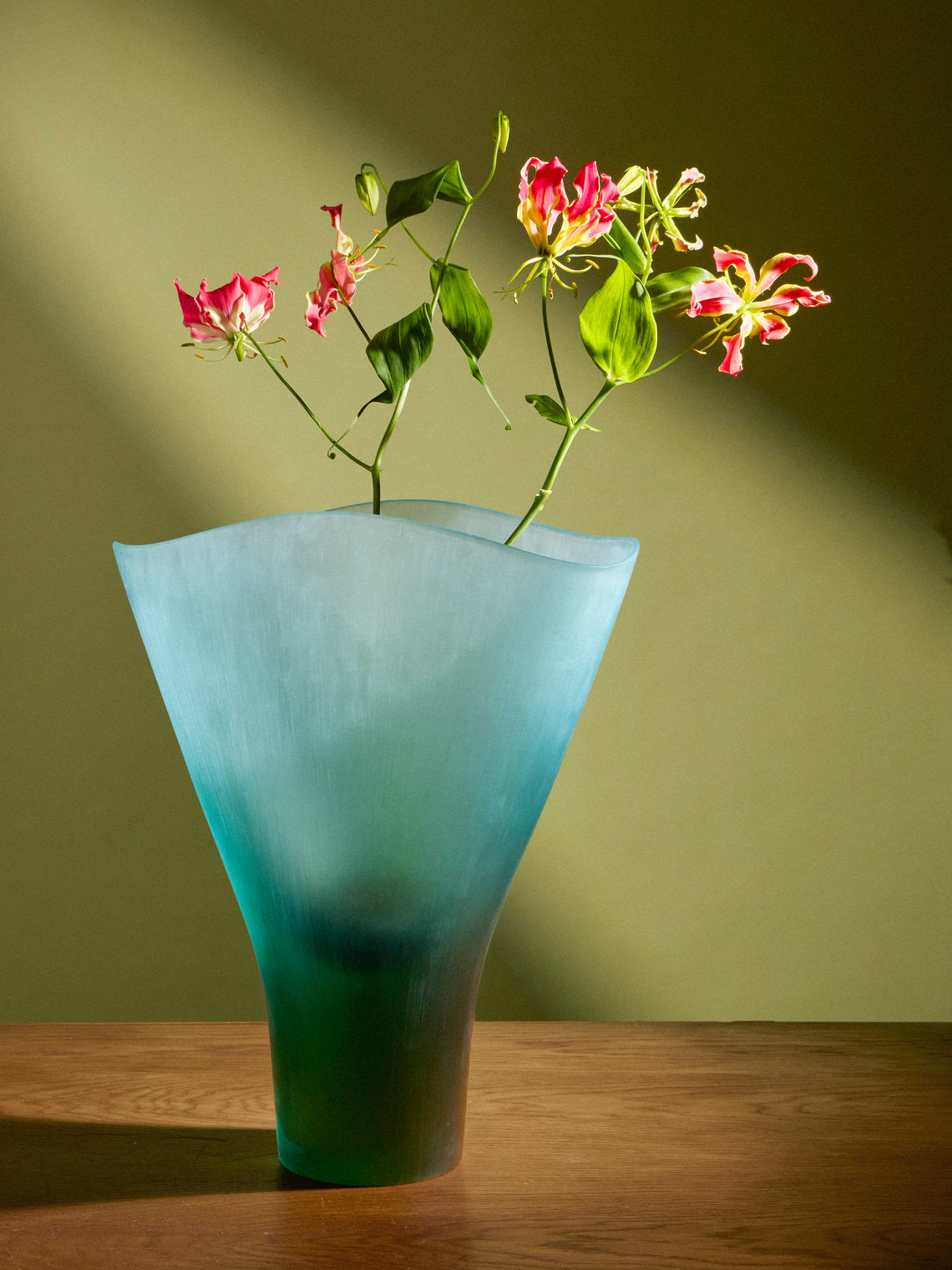 Venini - 1962 Tobia Scarpa and Ludovico Diaz de Santillana Battuti Murano Glass Vase (17.5in/45cm) - Blue - ABASK