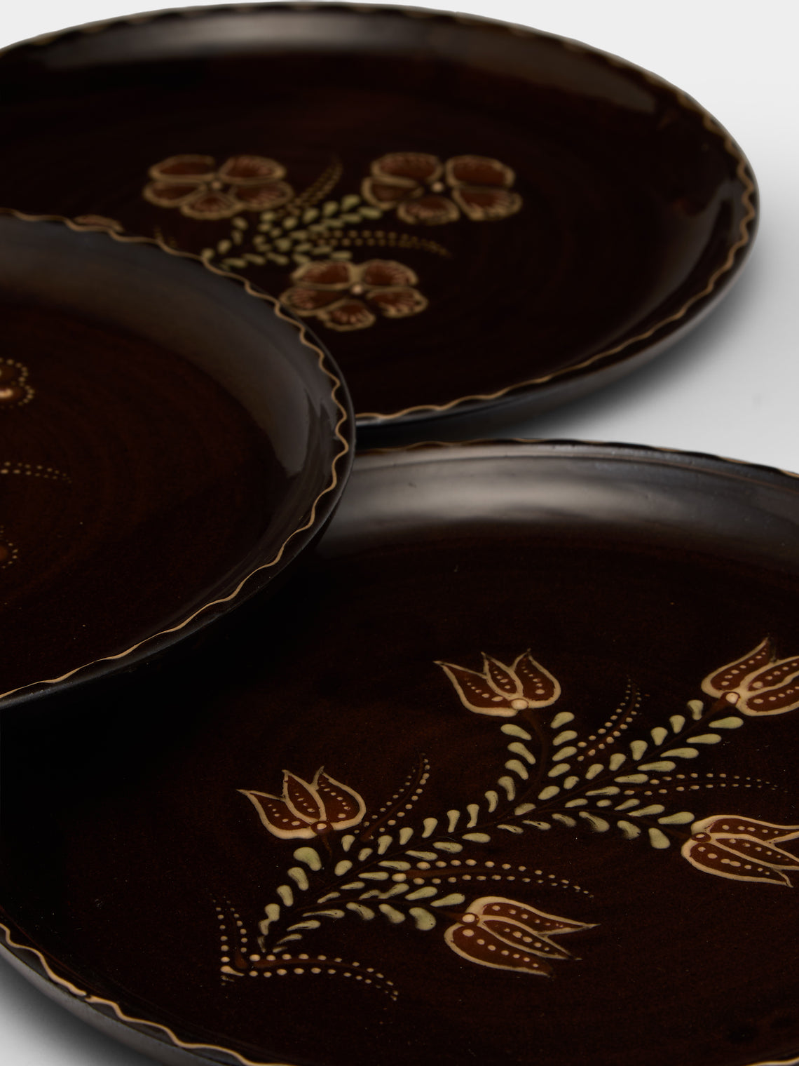 Poterie d’Évires - Flowers Hand-Painted Ceramic Plates – 9.5in/24cm (Set of 8) - Dark brown - ABASK