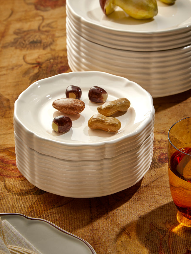 Este Ceramiche - Nuts Hand-Painted Ceramic Trompe-L'oeil Small Serving Dish - White - ABASK