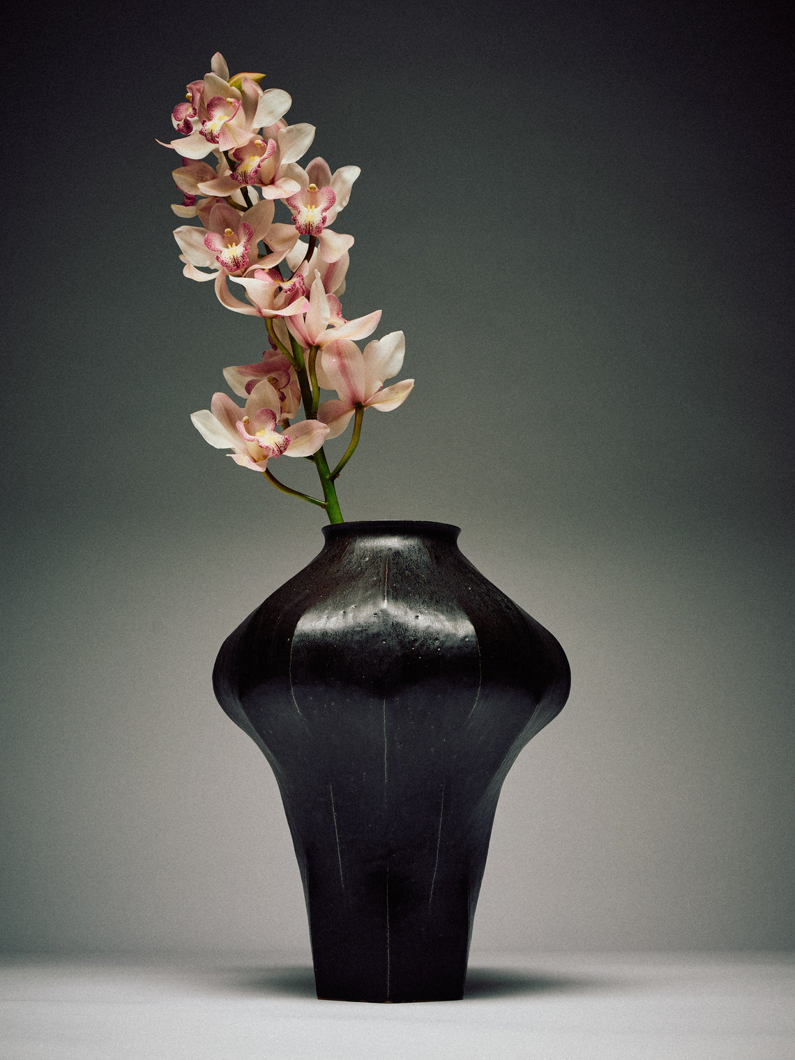 Lee Song-am - Black Clay Vase (13.5in/35cm) - Black - ABASK