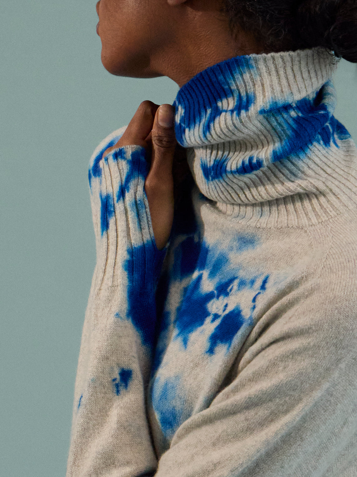 Suzusan - Shibori Cashmere Seamless Turtleneck Raglan Sweater | Size: S - Blue - ABASK