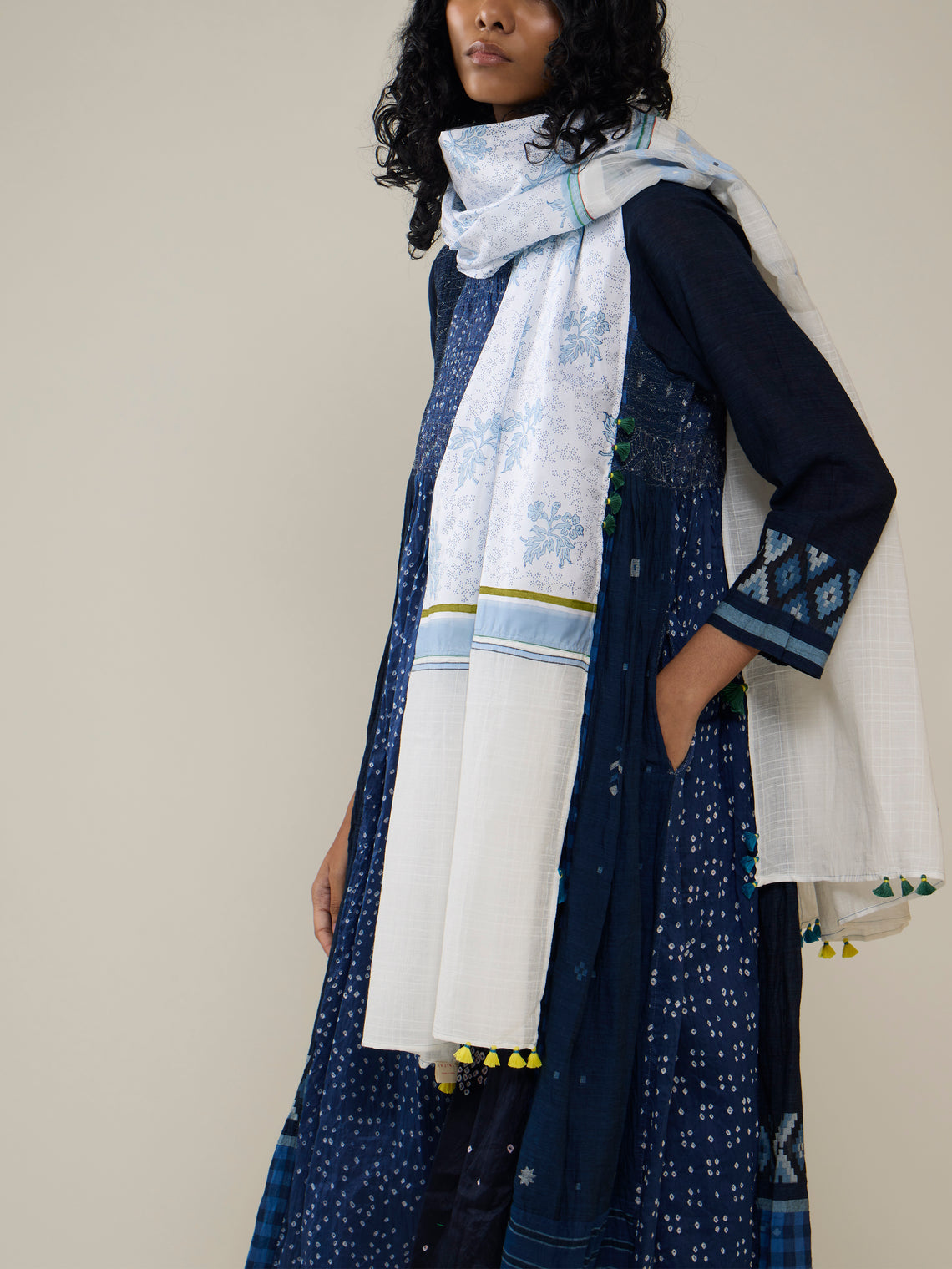 Injiri - Amber 125 Hand-Loomed Cotton Scarf - White - ABASK