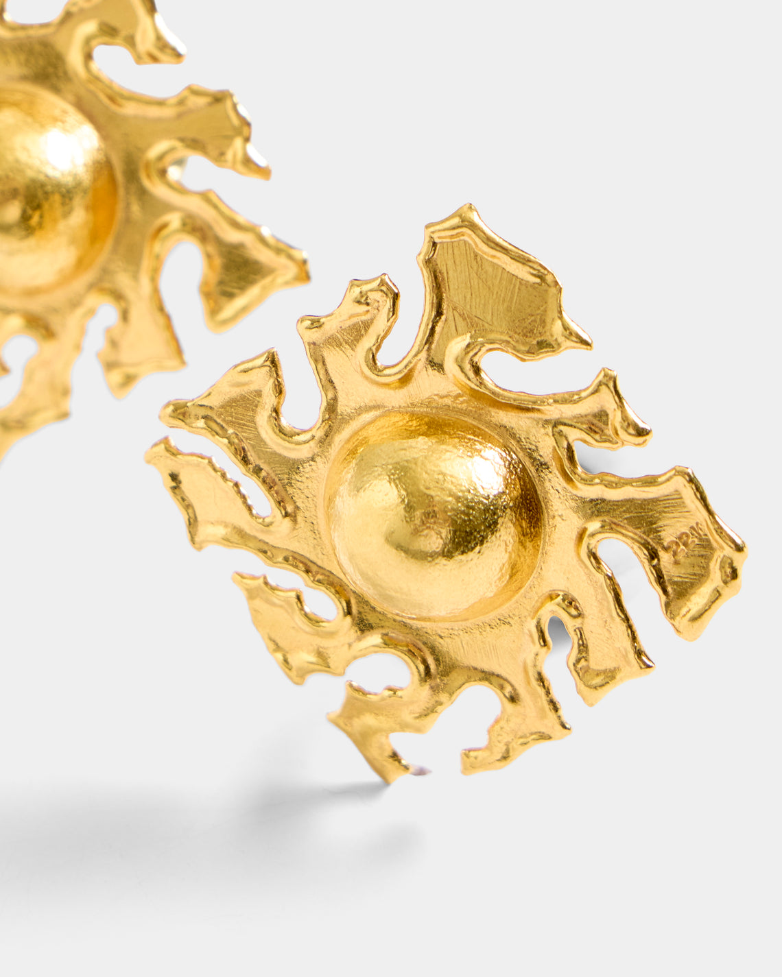 Mahnaz Collection - Women's Vintage 1980 Jean Mahie French 22-Karat Yellow Gold Earrings - Gold - ABASK