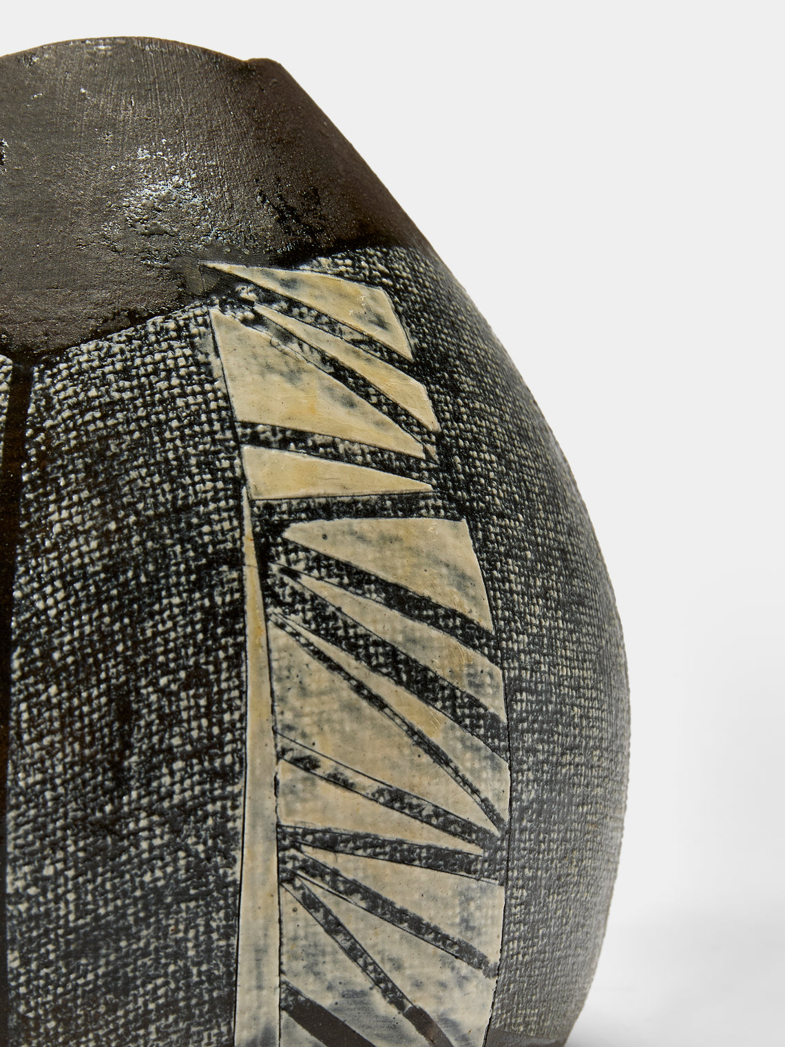 Masumi Ando - Textured Ceramic Vase (6.5in/16.5cm) - Gray - ABASK