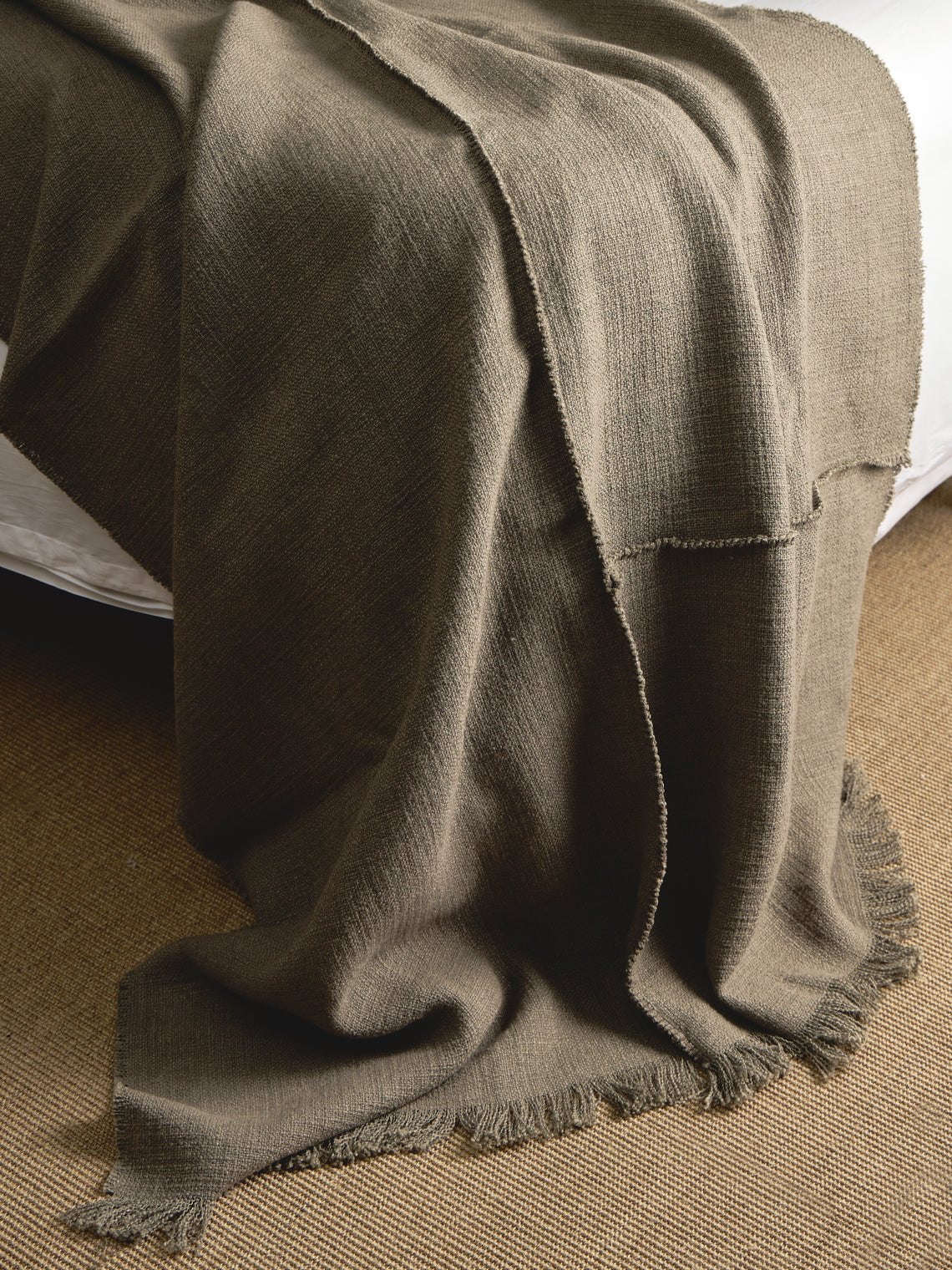 de Le Cuona - Warrior Cloth Linen and Wool Paneled Fringe- and Cord-Detail Bed Blanket (94.5in/2.4m) - Brown - ABASK
