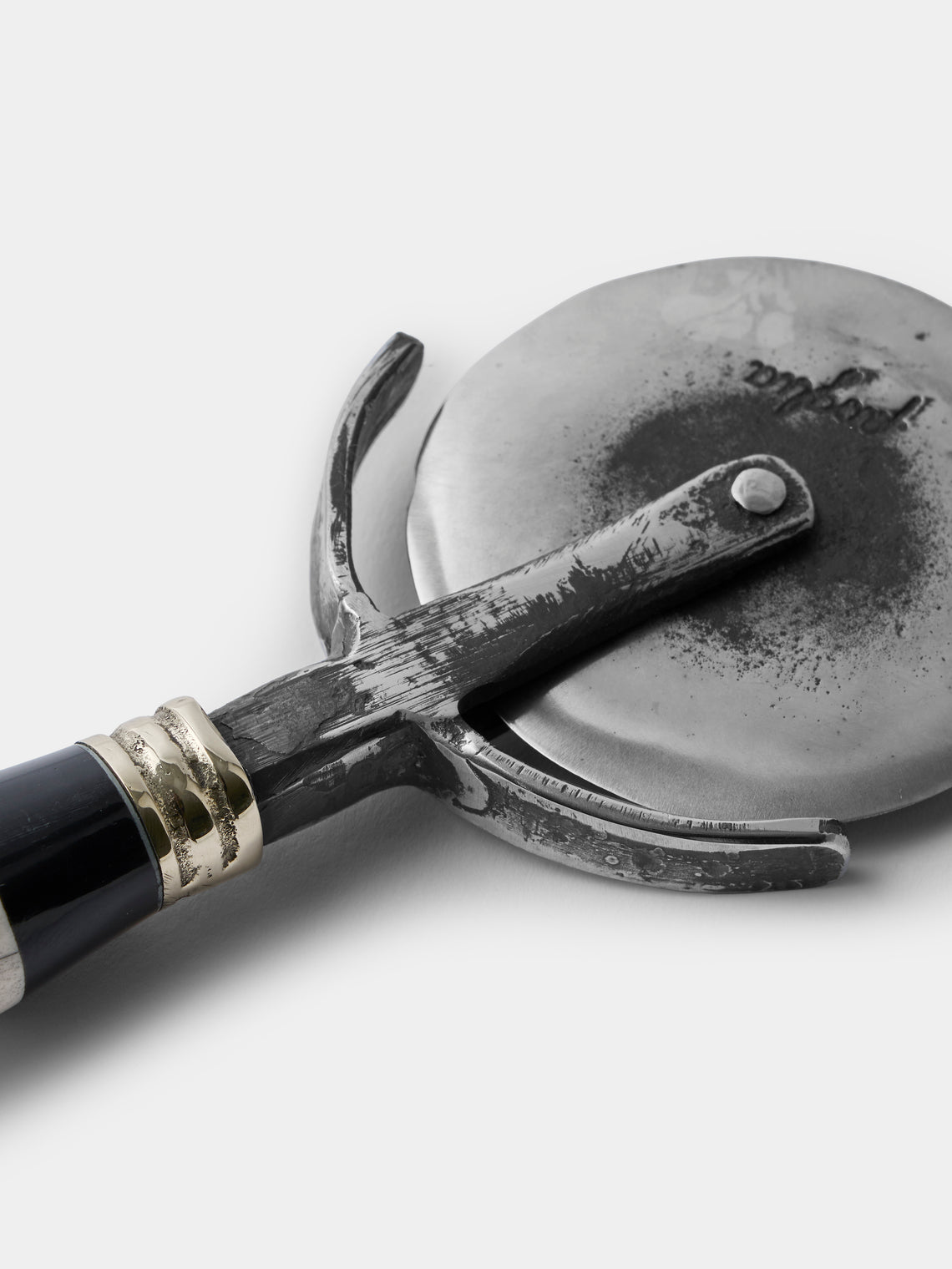 Poglia - Horn, Bone and Brass Pizza Cutter - Black - ABASK
