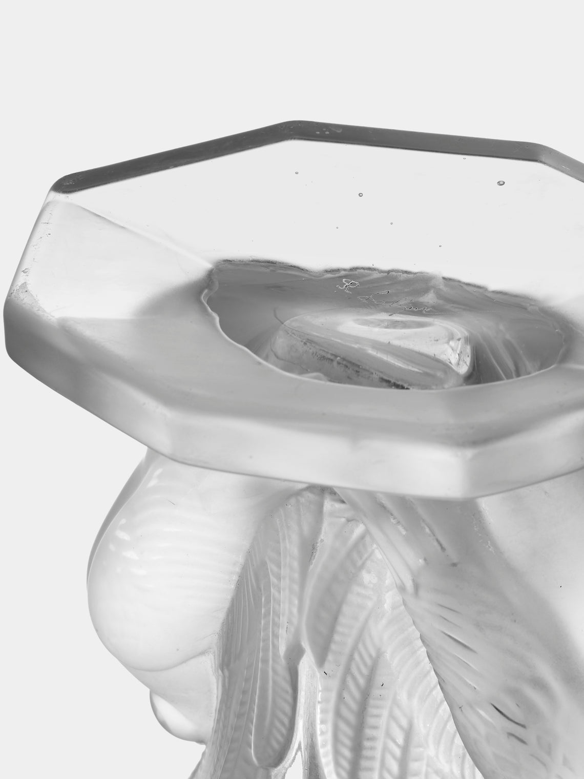 Antique and Vintage - 20th-Century Art Deco Lalique Dove Crystal Vase (10in/25cm) - Clear - ABASK