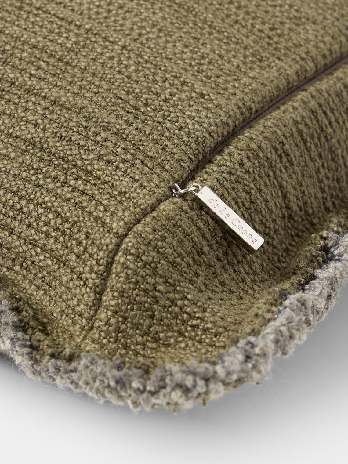 de Le Cuona - Bison Linen Fringed Cushion (23in/58cm) - Green - ABASK