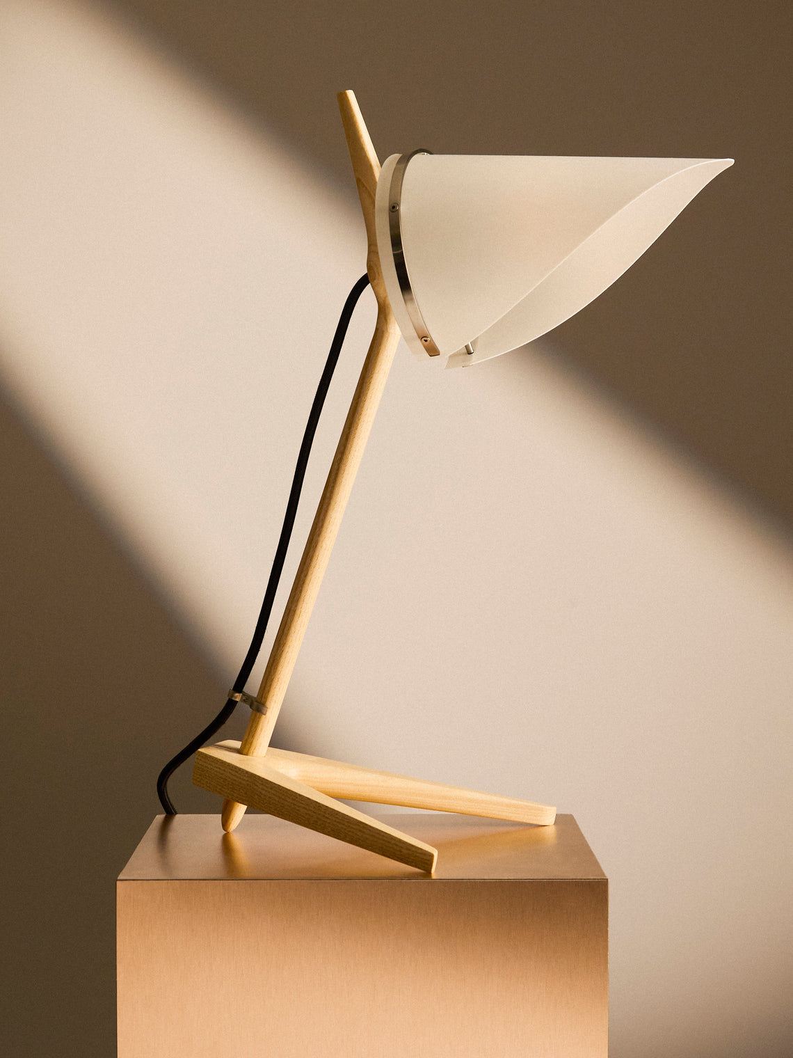 Joe Armitage - Classic Ash Desk Lamp - Brown - ABASK