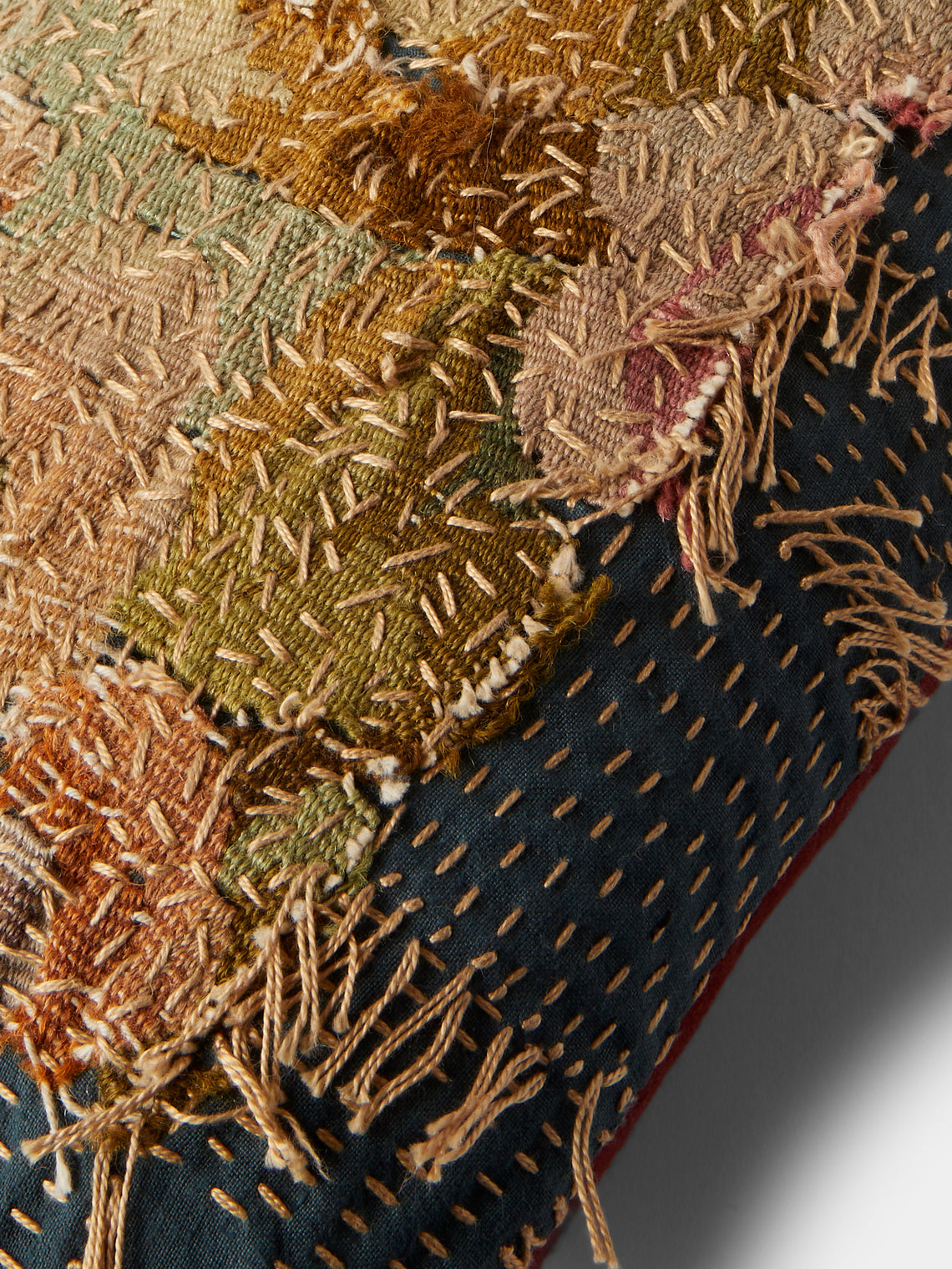 By Walid - 19th-Century Napoleon III Aubusson Tapestry Linen and Damask Cushion (19.5in/50cm) - Multiple - ABASK