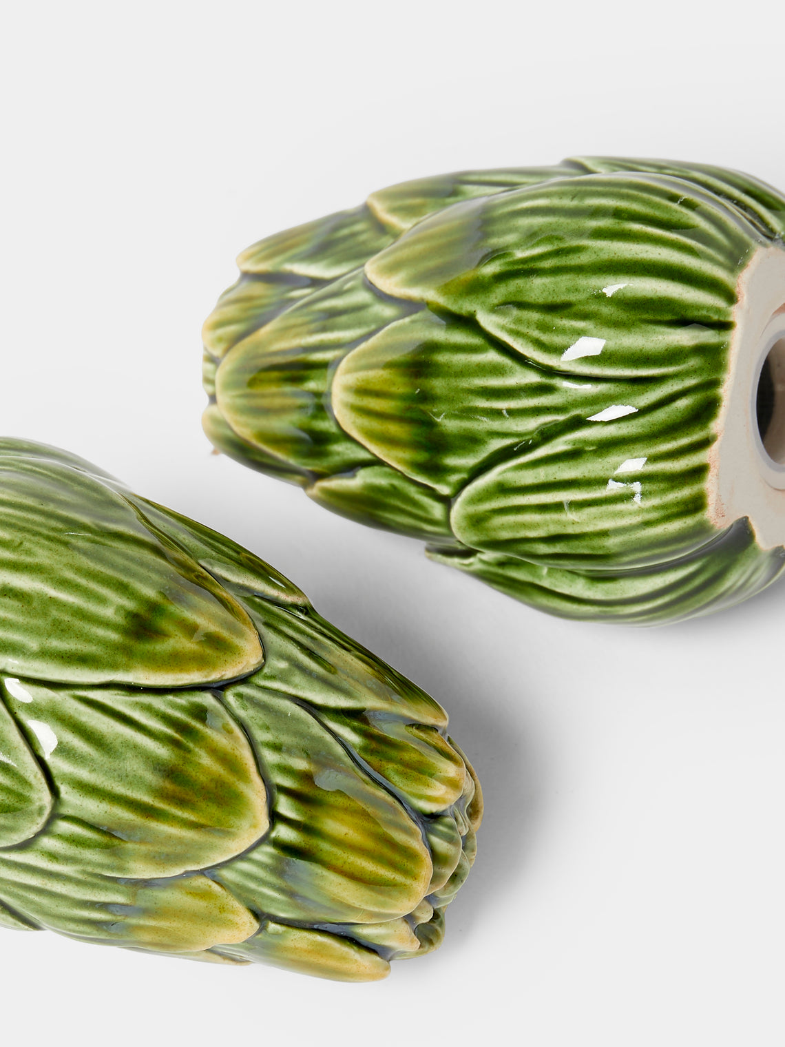 Verdolini - Artichoke Hand-Painted Majolica Ceramic Salt and Pepper Shakers (Set of 2) - Green - ABASK