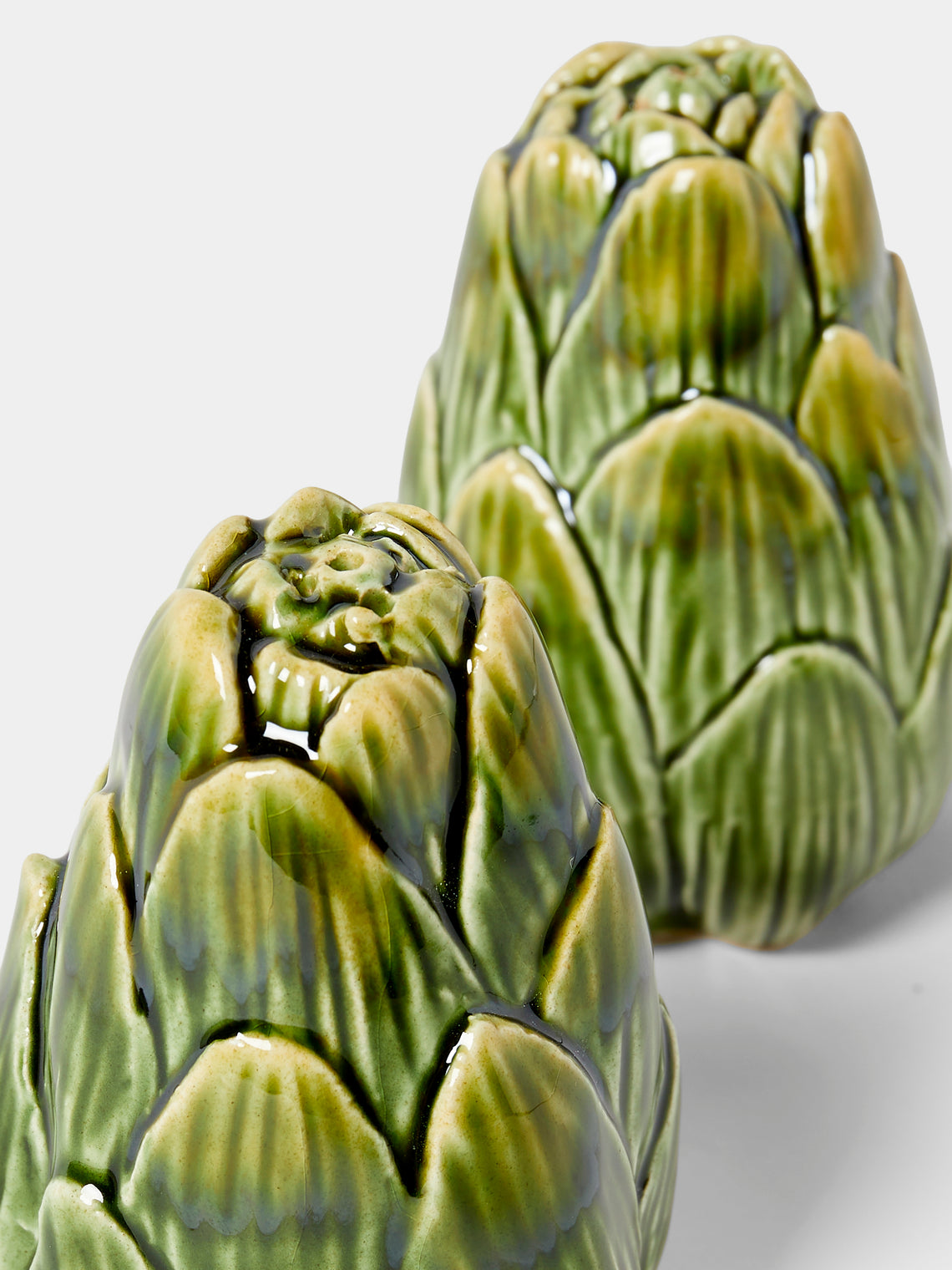 Verdolini - Artichoke Hand-Painted Majolica Ceramic Salt and Pepper Shakers (Set of 2) - Green - ABASK