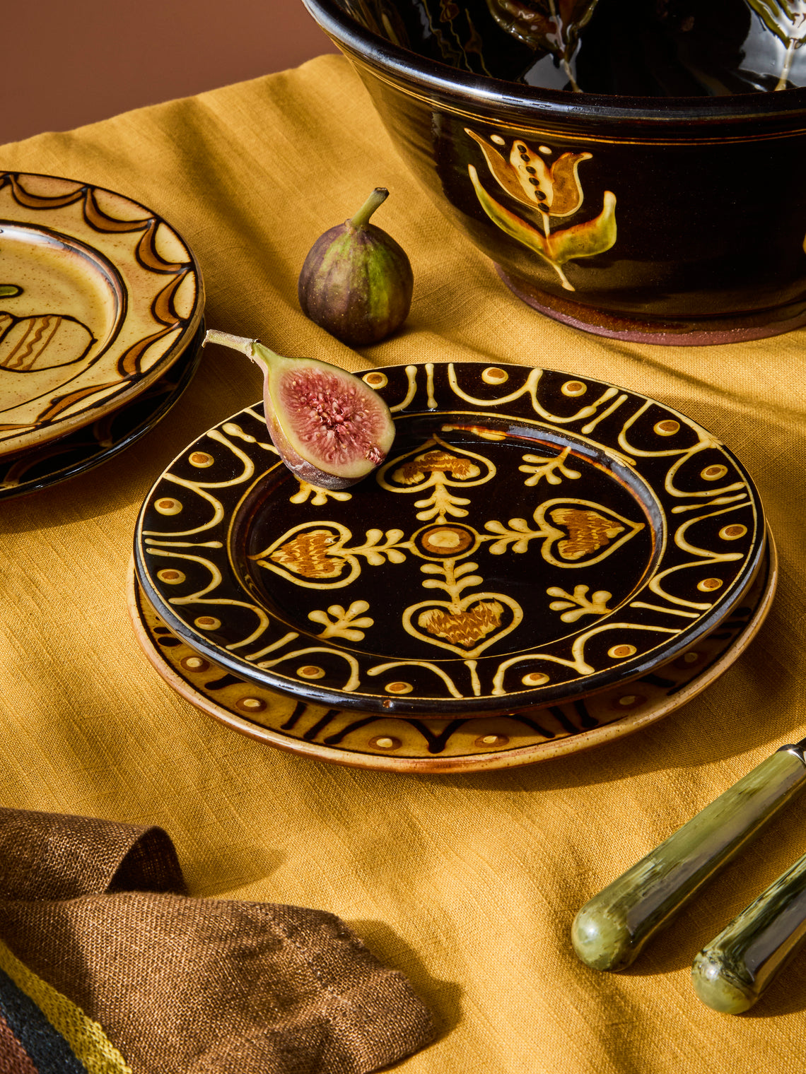 Fitch & McAndrew - Quartet Slipware Salad / Dessert Plate (7.5in/19cm) - Black - ABASK