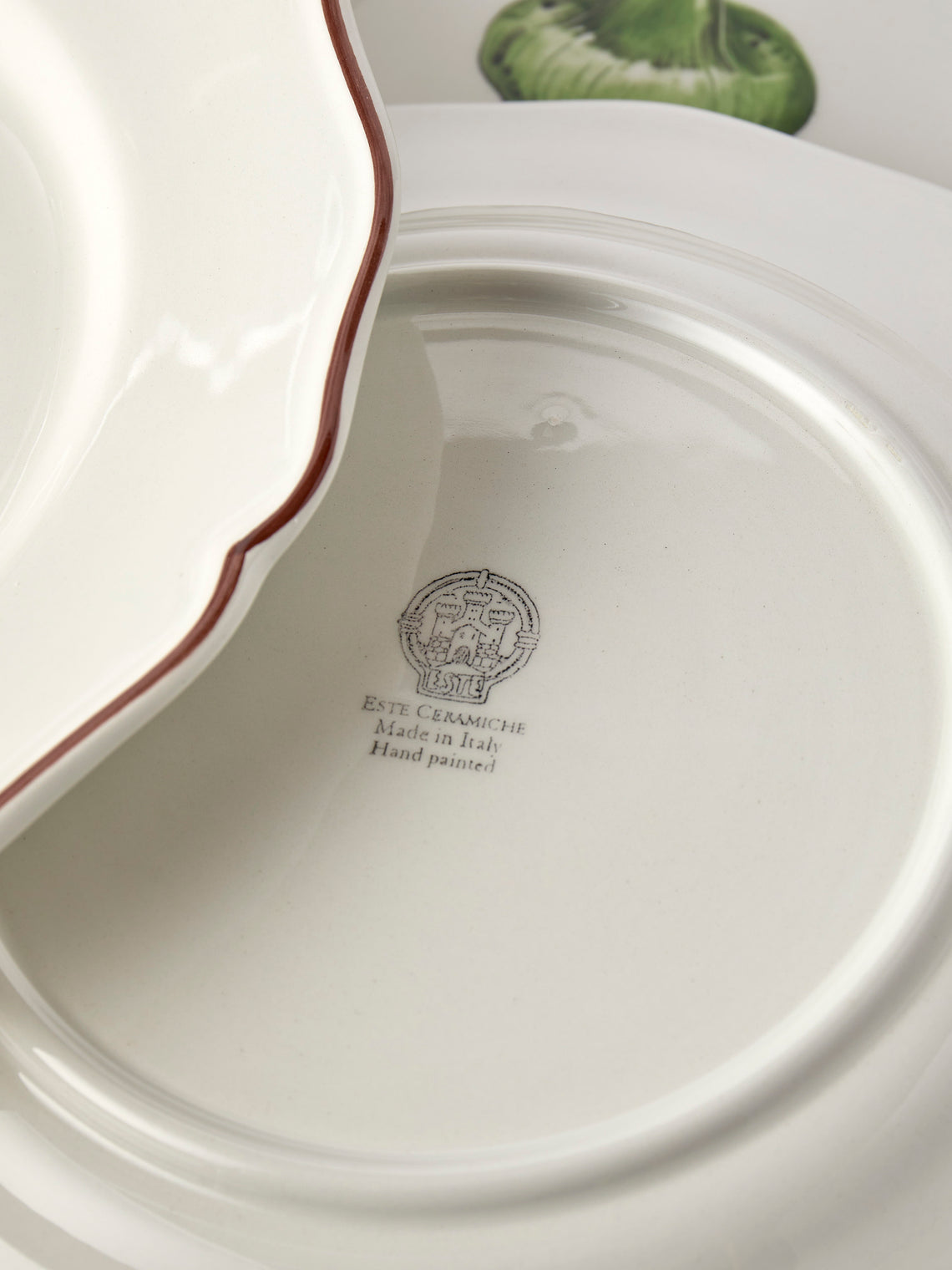 Este Ceramiche - Bristol Mushrooms Hand-Painted Ceramic Dinner Plates – 11in/27.5cm (Set of 6) - White - ABASK