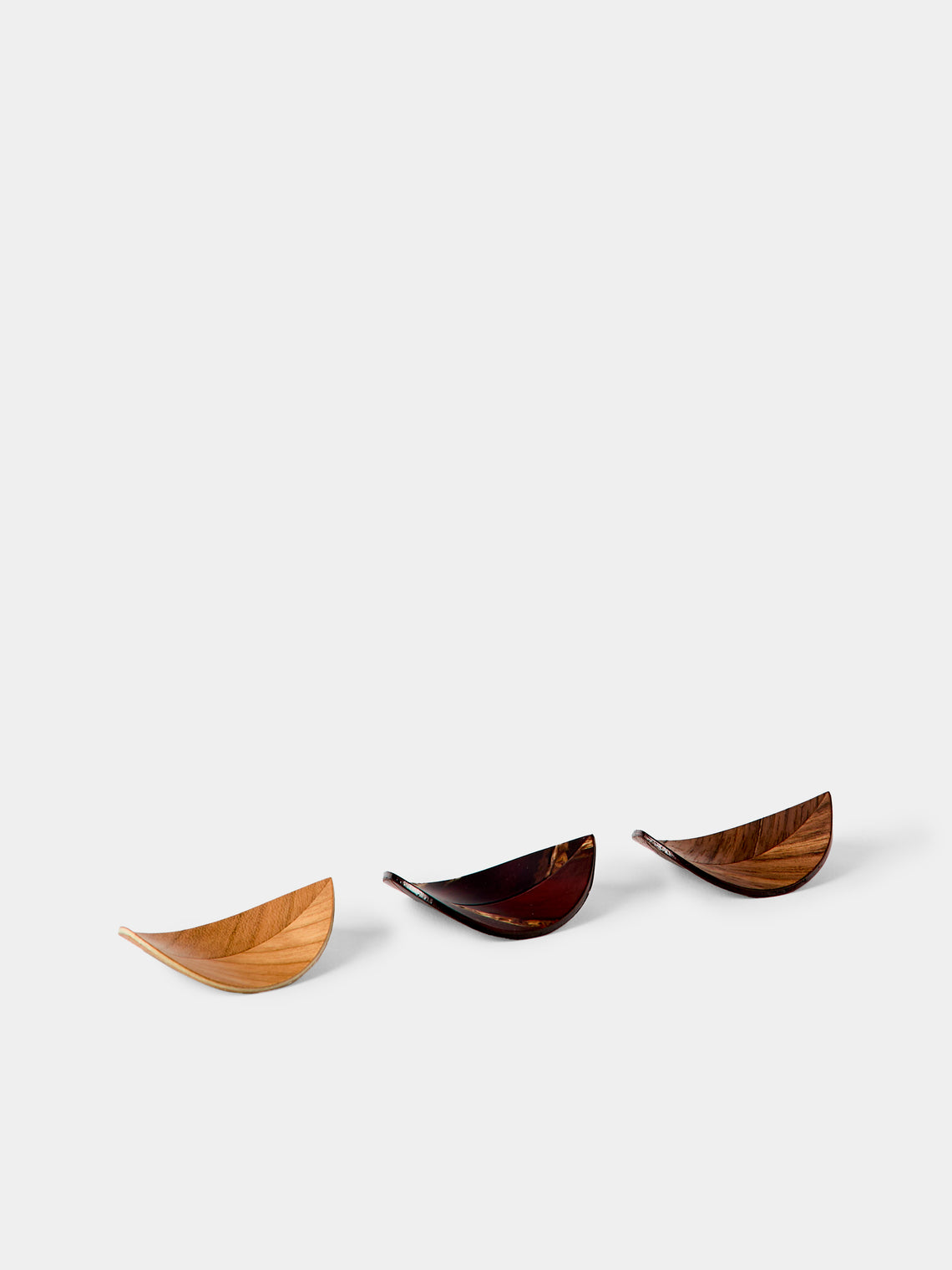 Denshiro - Leaf Cherry Bark Chopstick Rests (Set of 3) - Brown - ABASK