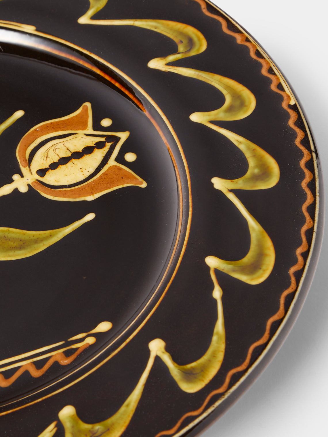 Fitch & McAndrew - Tulip Trio Slipware Serving Plate (12.4in/31.5cm) - Black - ABASK