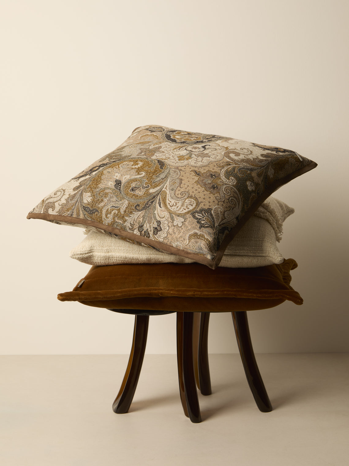 de Le Cuona - Elizabeth Paisley Wool Pillow (21.5in/55cm) - Multiple - ABASK