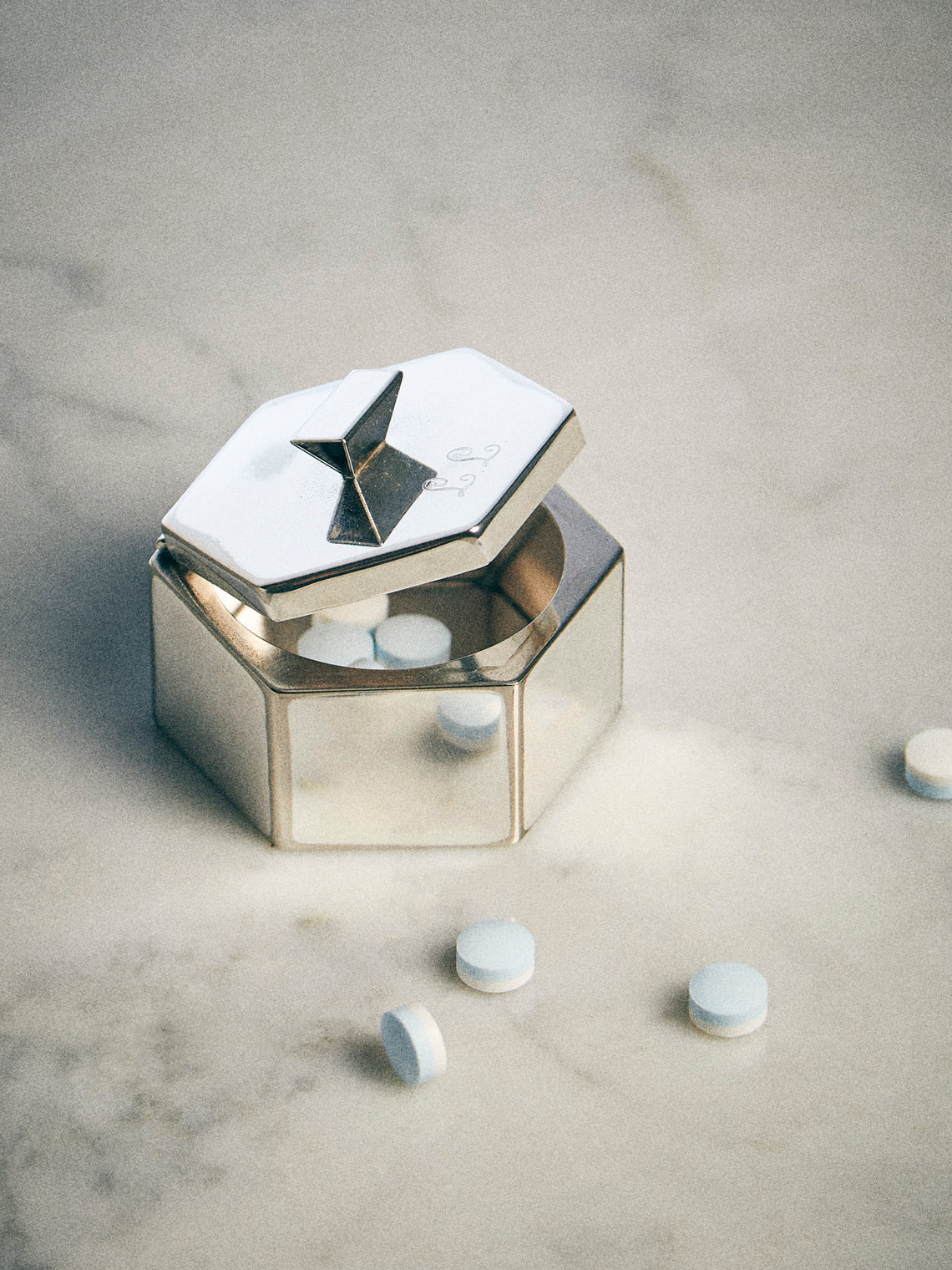 Antique and Vintage - 1980s Sterling Silver Octagonal Pill Box - Silver - ABASK