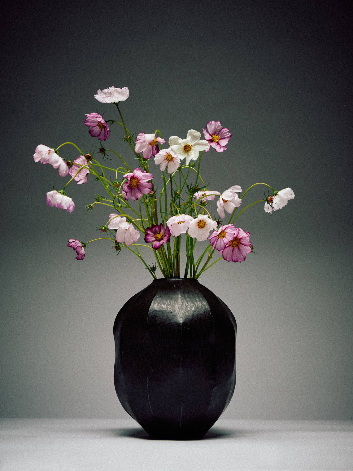 Lee Song-am - Black Clay Vase (11.5in/29cm) - Black - ABASK