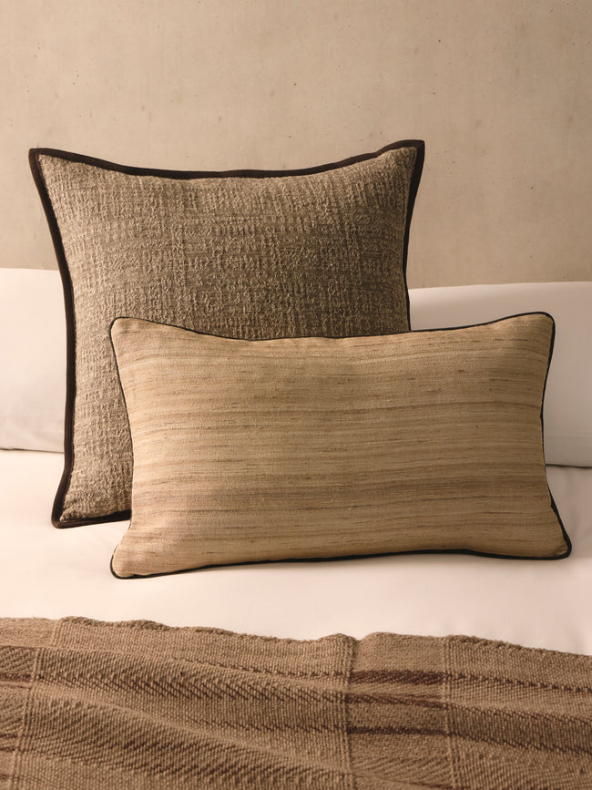 de Le Cuona - Wild Silk Cushion (23.5in/60cm) - Beige - ABASK
