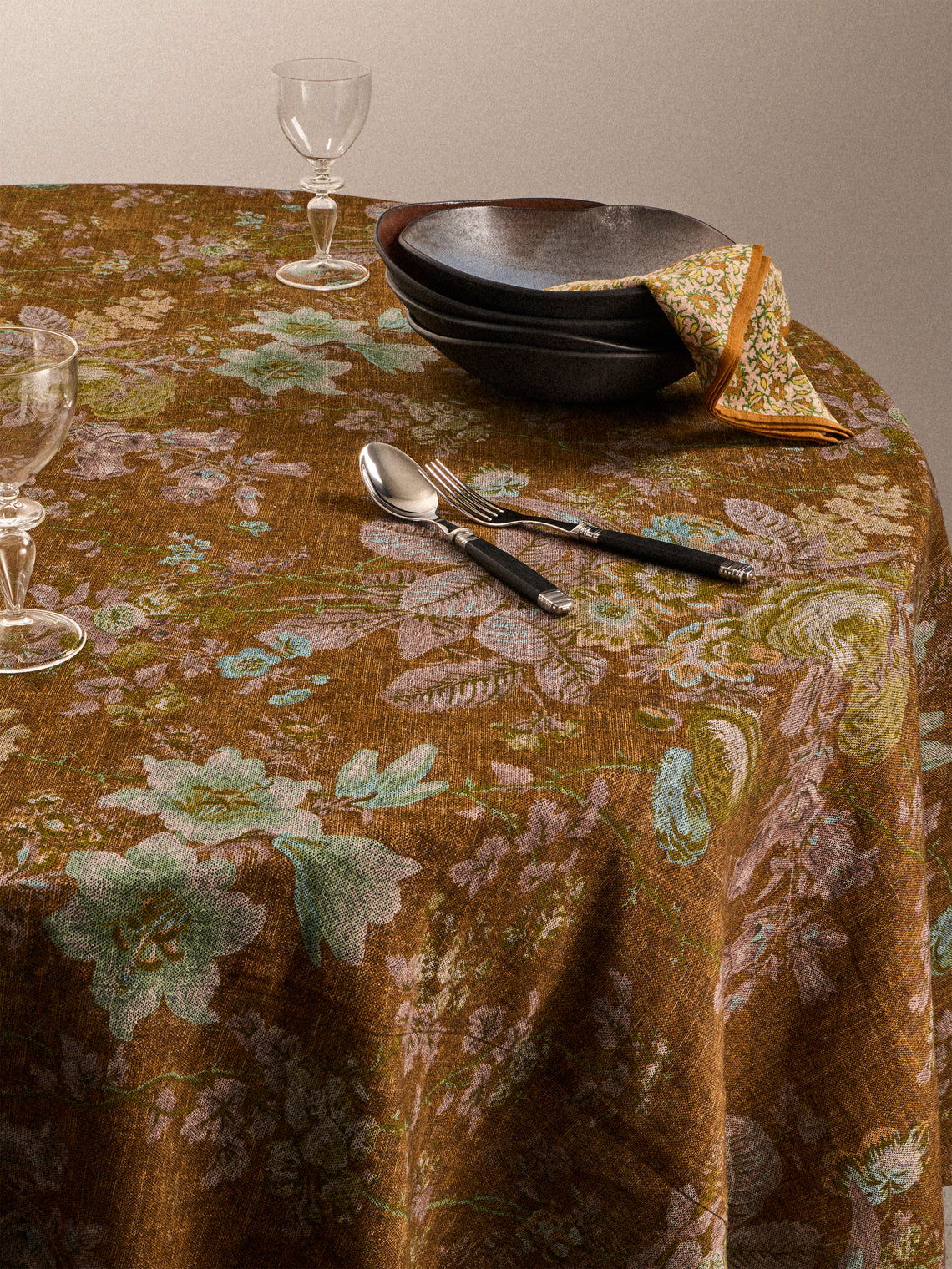 D'Ascoli - Seville Printed Linen Round Tablecloth (118in/3m) - Brown - ABASK