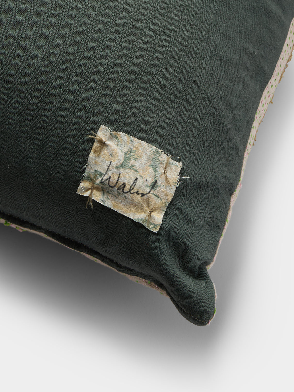 By Walid - 19th-Century Victorian Needlepoint Wool and Linen Cushion (19.5in/50cm) - Multiple - ABASK