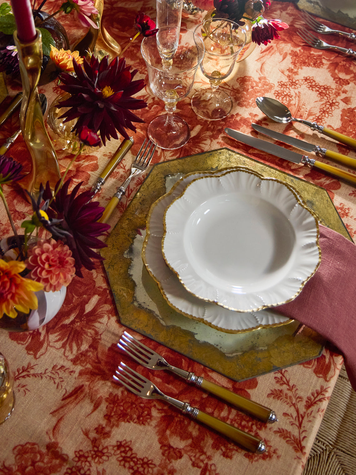 Borgo delle Tovaglie - Rita Ruggine Linen Round Tablecloth (86.5in/2.2m) - Red - ABASK