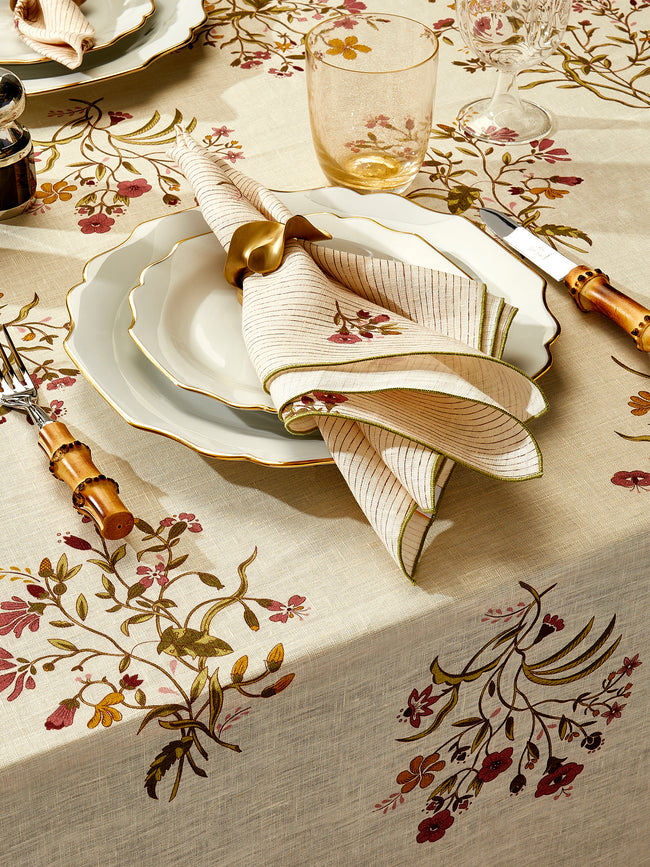 Volga Linen - Scarlet Flax & Field Flowers Overlock-Stitch Linen Rectangular Tablecloth (157.5in/4m) - Cream - ABASK