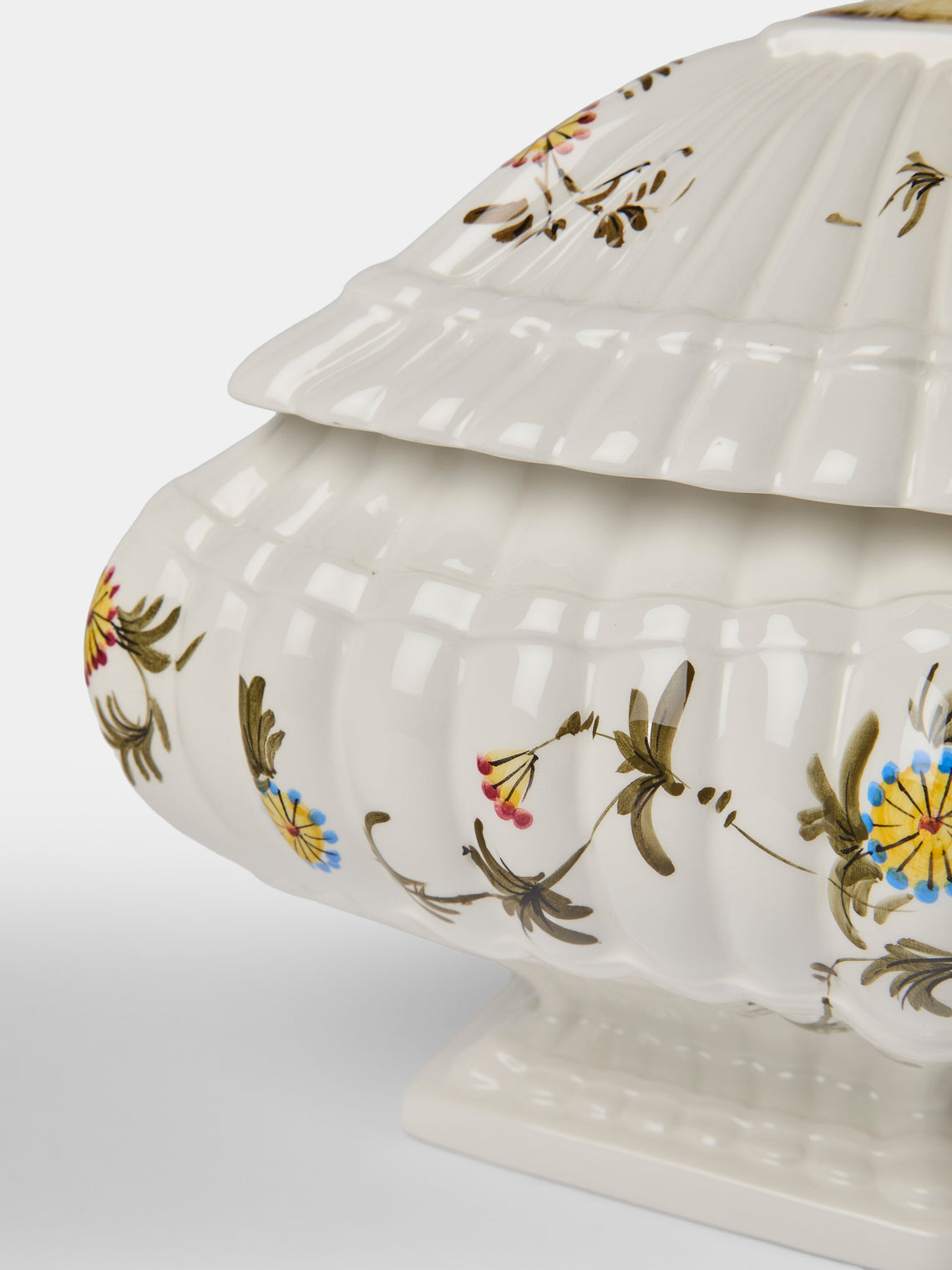 Fioravola - Pears Hand-Painted Ceramic Tureen - White - ABASK