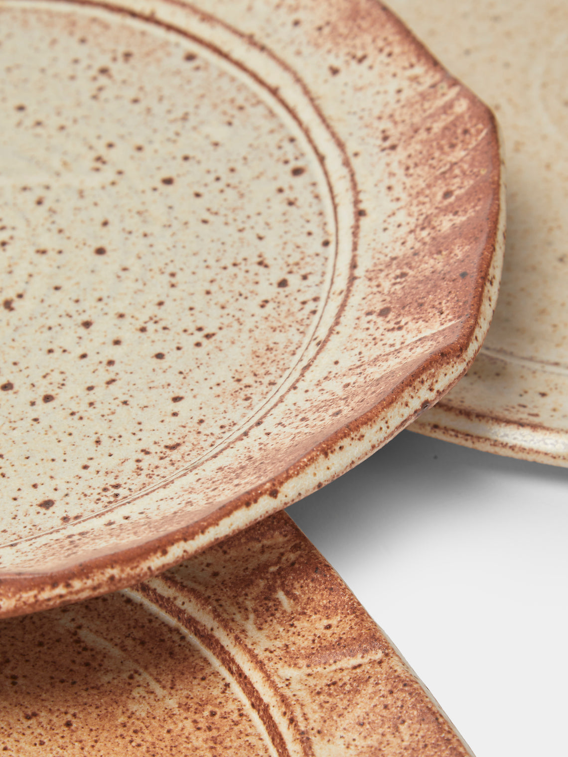 Adam Ross - Hand-Thrown Ceramic Faceted Plates 9.5in/24cm (Set of 4) - Beige - ABASK